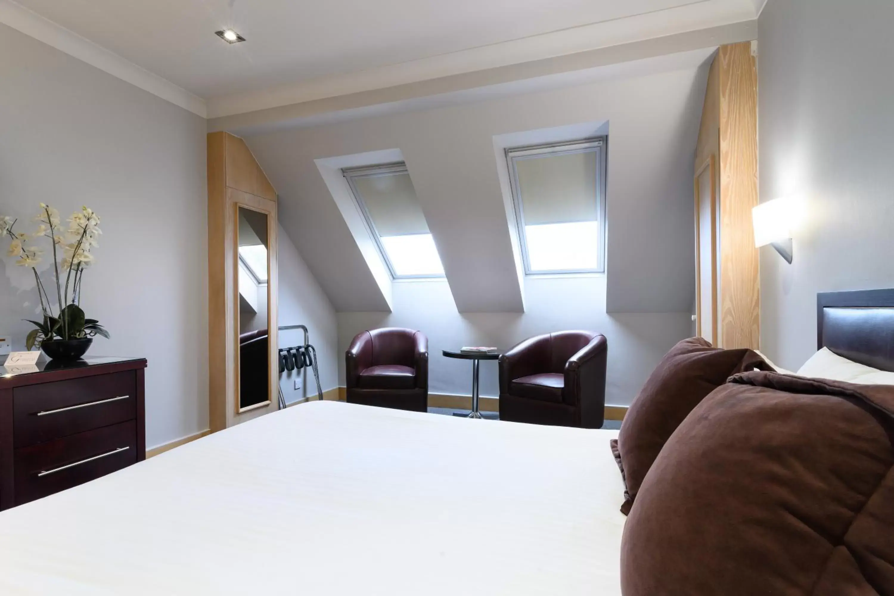 Bed in Glynhill Hotel & Spa near Glasgow Airport