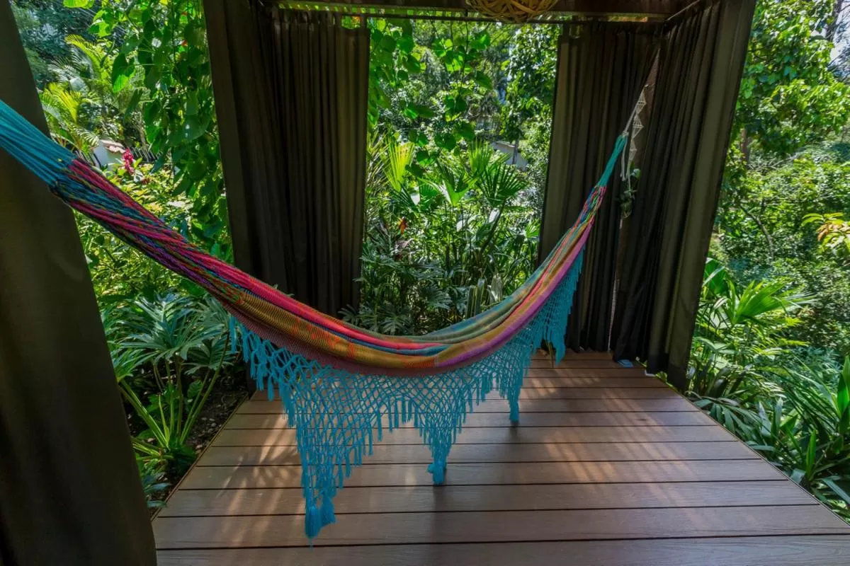 Decorative detail in Patio del Mundo