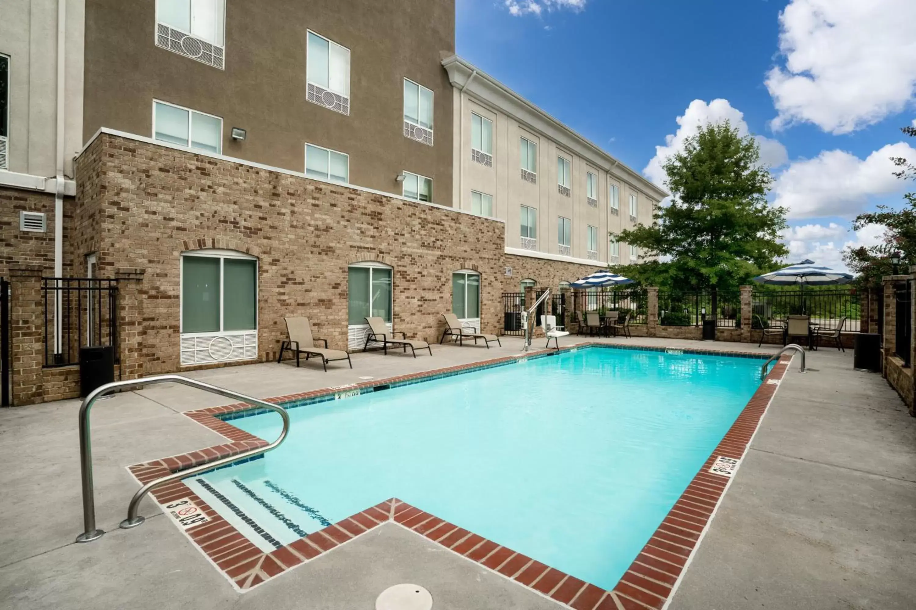 Swimming pool, Property Building in Holiday Inn Express Hotel Winona North, an IHG Hotel