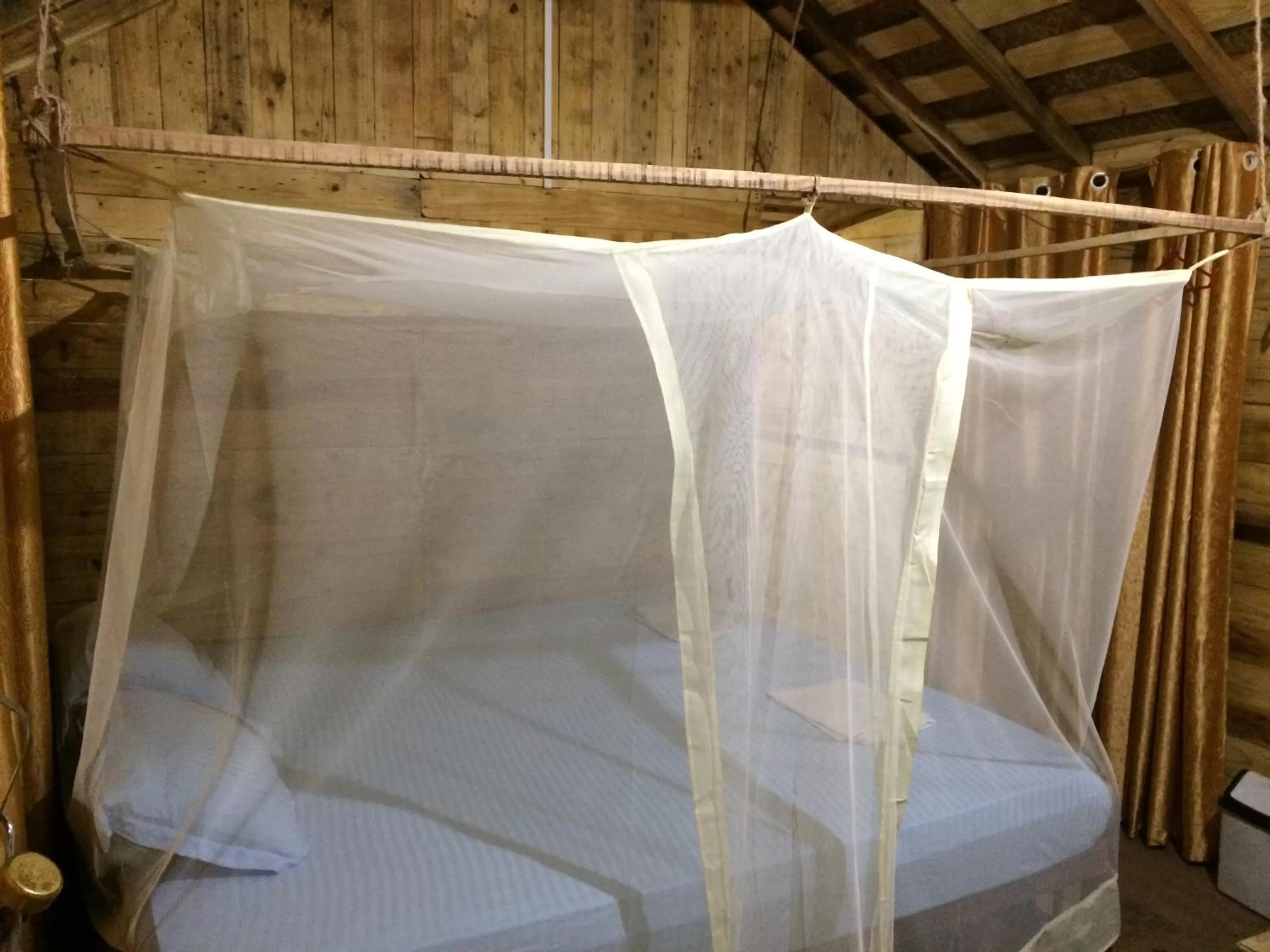 Bed in Blue Corner Beach Huts & Restaurant