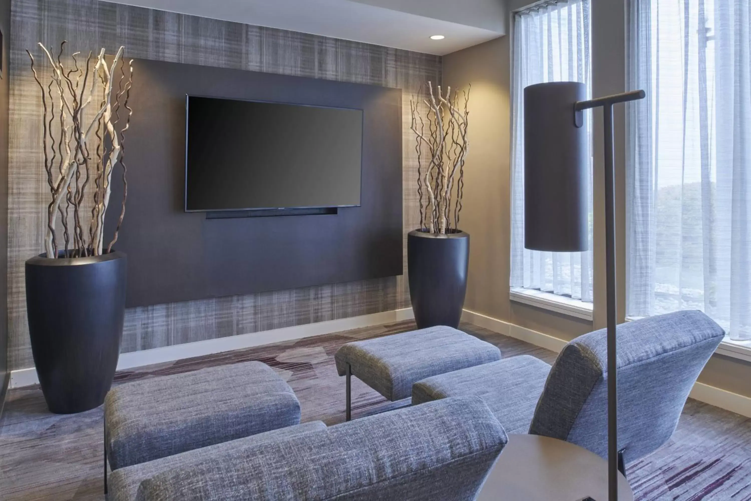 Lobby or reception, TV/Entertainment Center in Courtyard by Marriott Detroit Troy