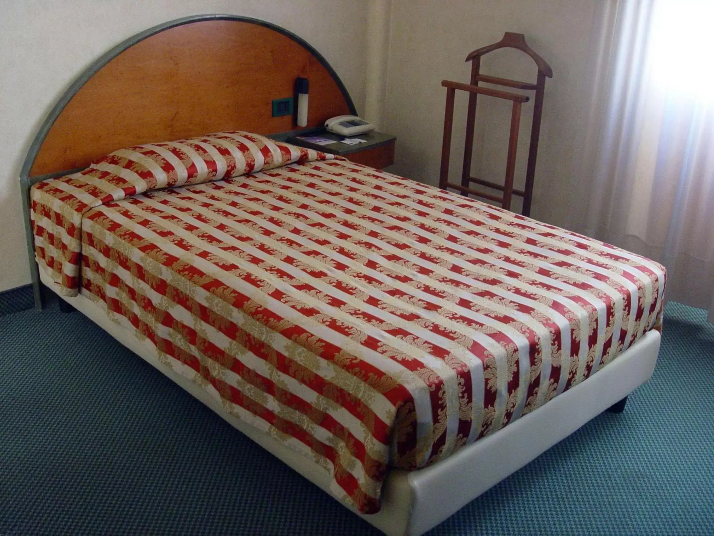 Economy Single Room in Best Western Plus Soave Hotel Economy Single Room in Best Western Plus Soave Hotel