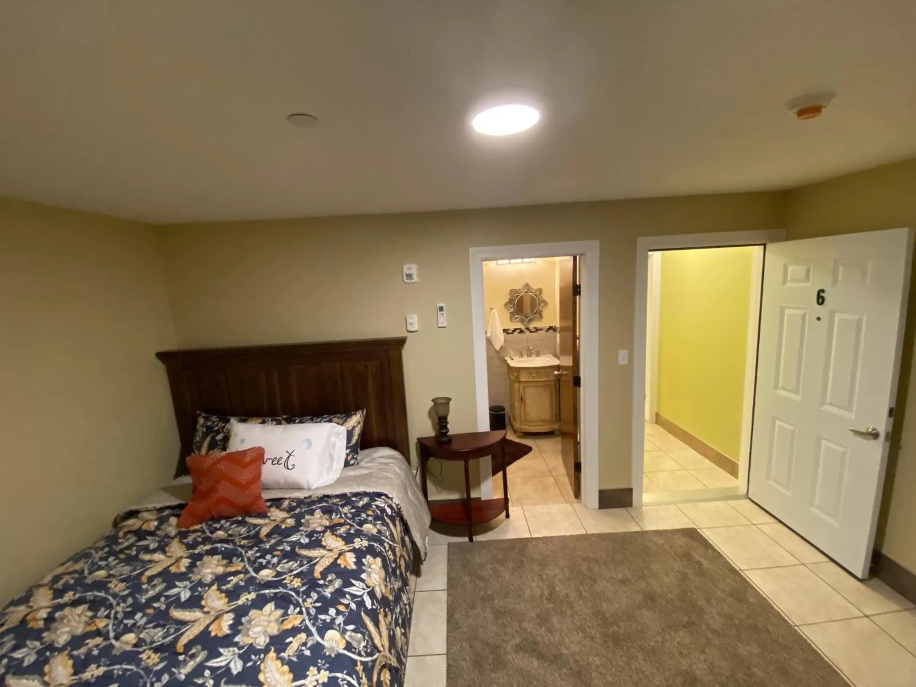 Bed in Cold Spring Hotel Bed in Cold Spring Hotel