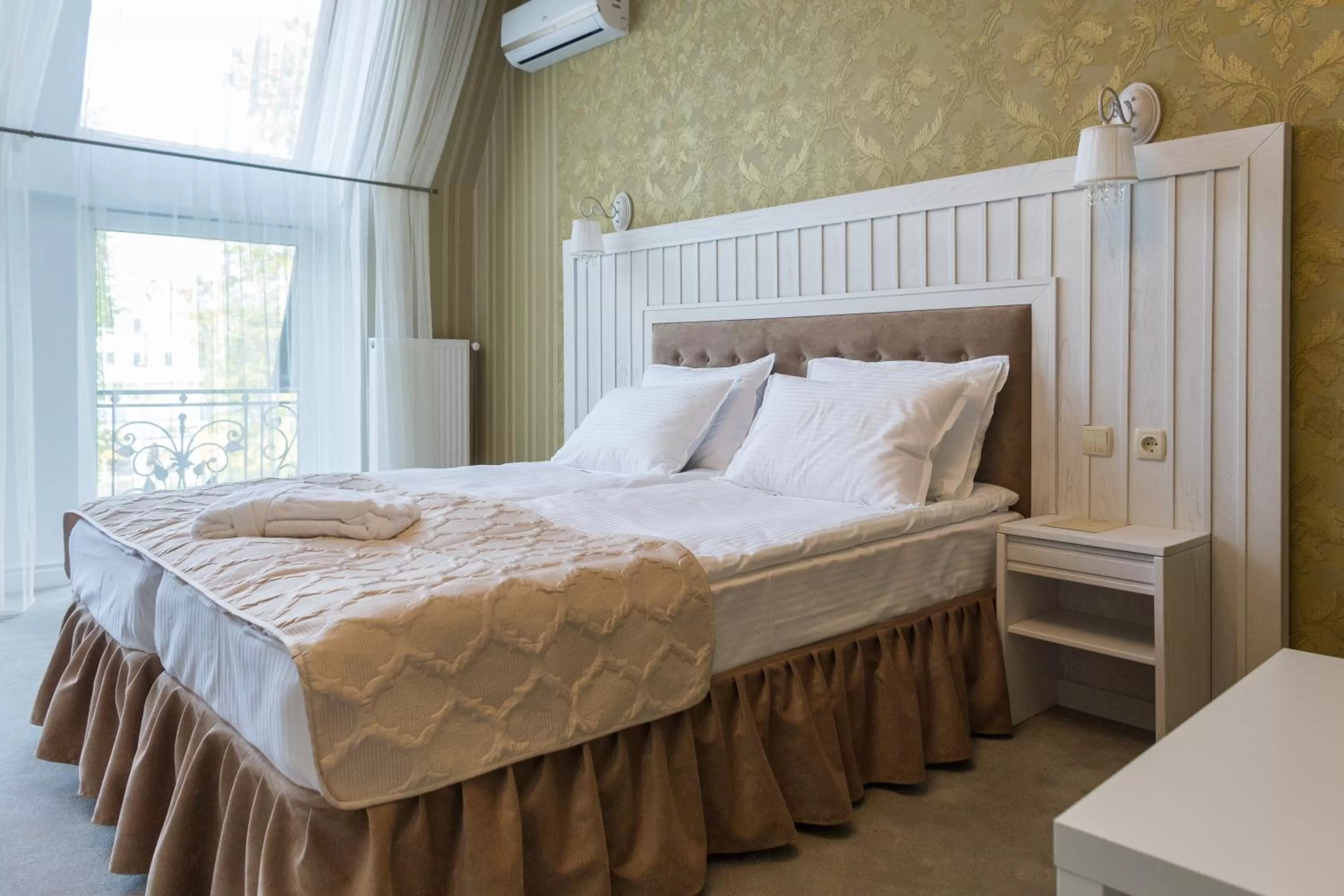 Bed in Boutique Hotel Deluxe