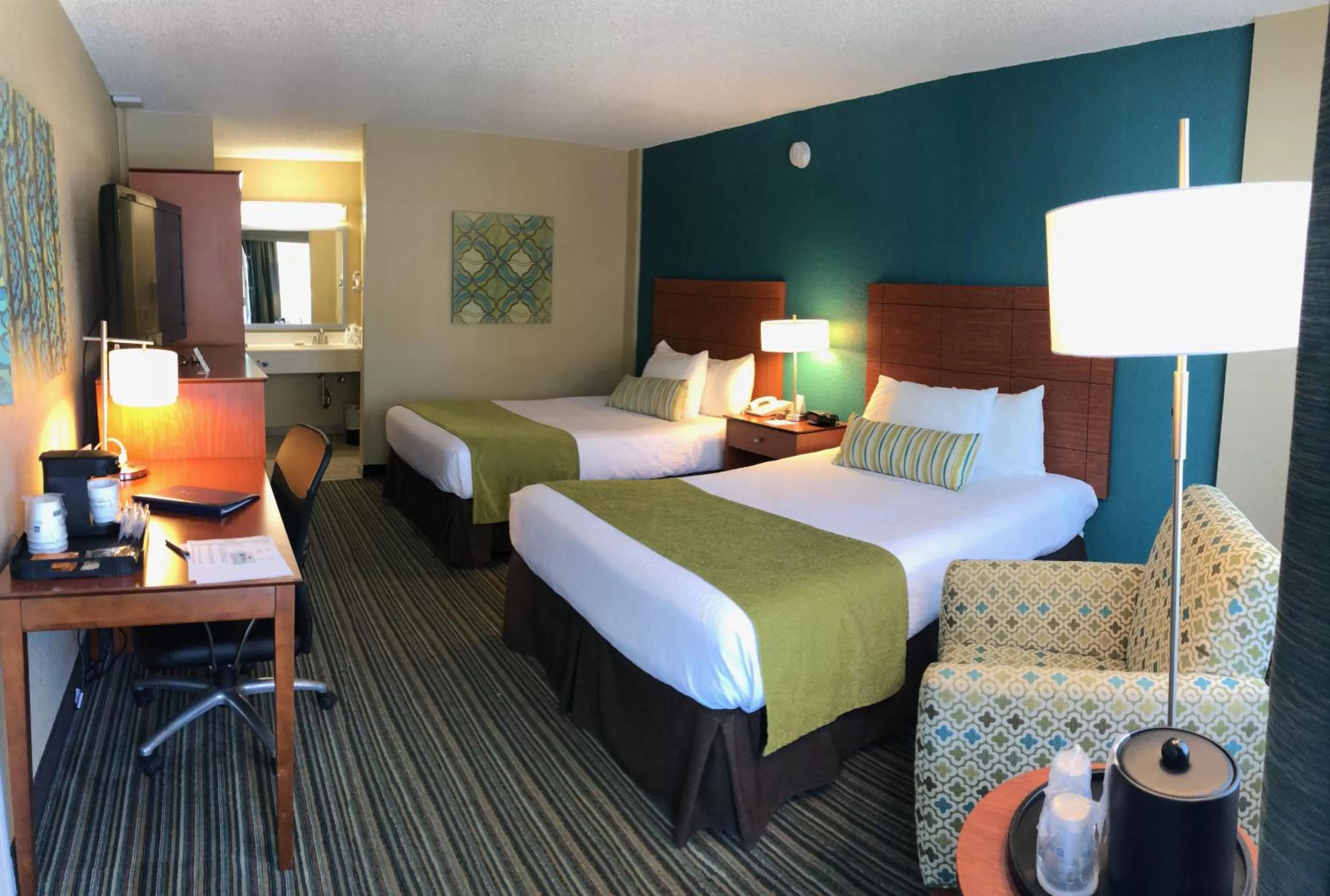 Photo of the whole room, Bed in Best Western On The Bay Inn & Marina