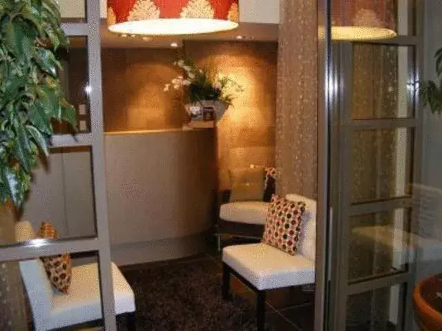 Lobby or reception, Bathroom in Terra Vive Suites & Apartments