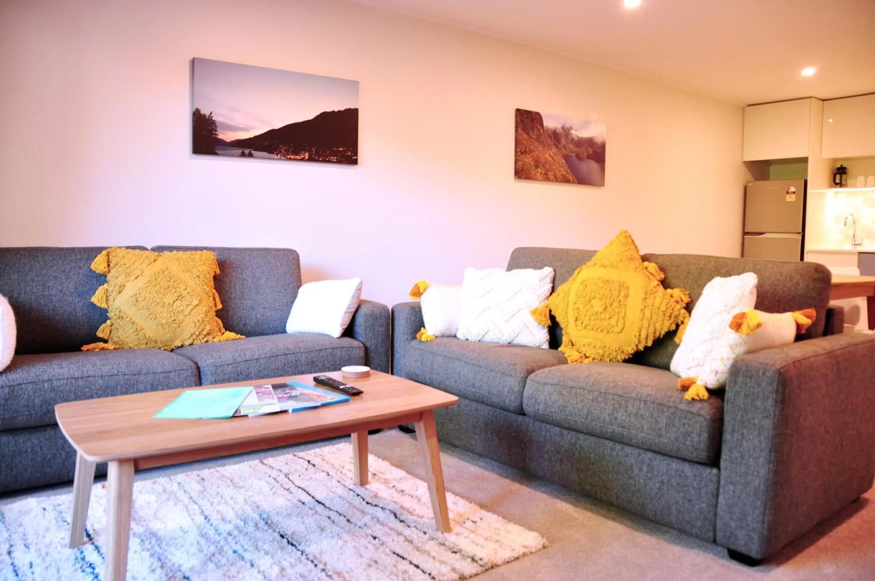 Living room, Seating Area in St James Apartments