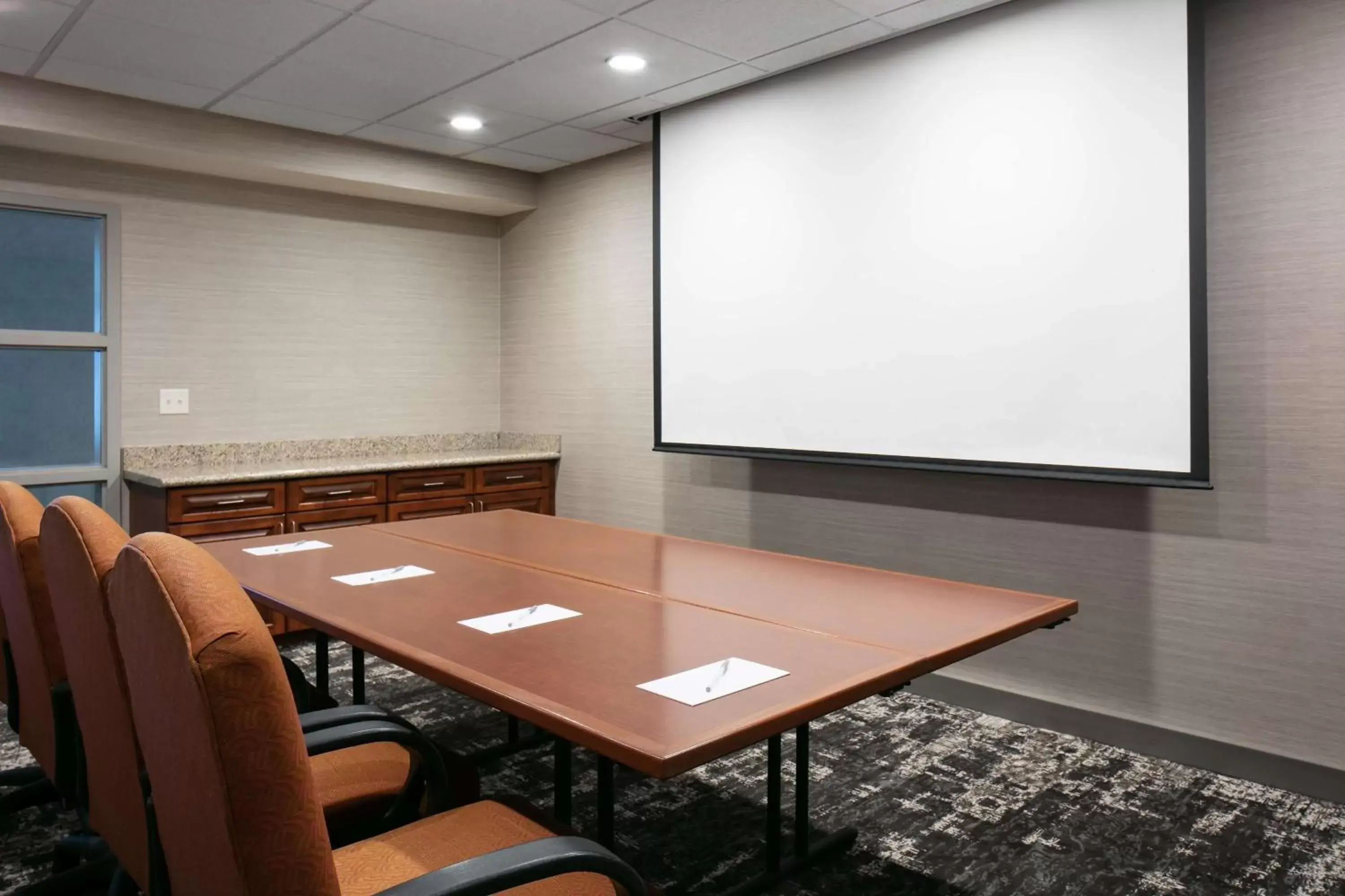 Meeting/conference room in Hampton Inn & Suites West Bend