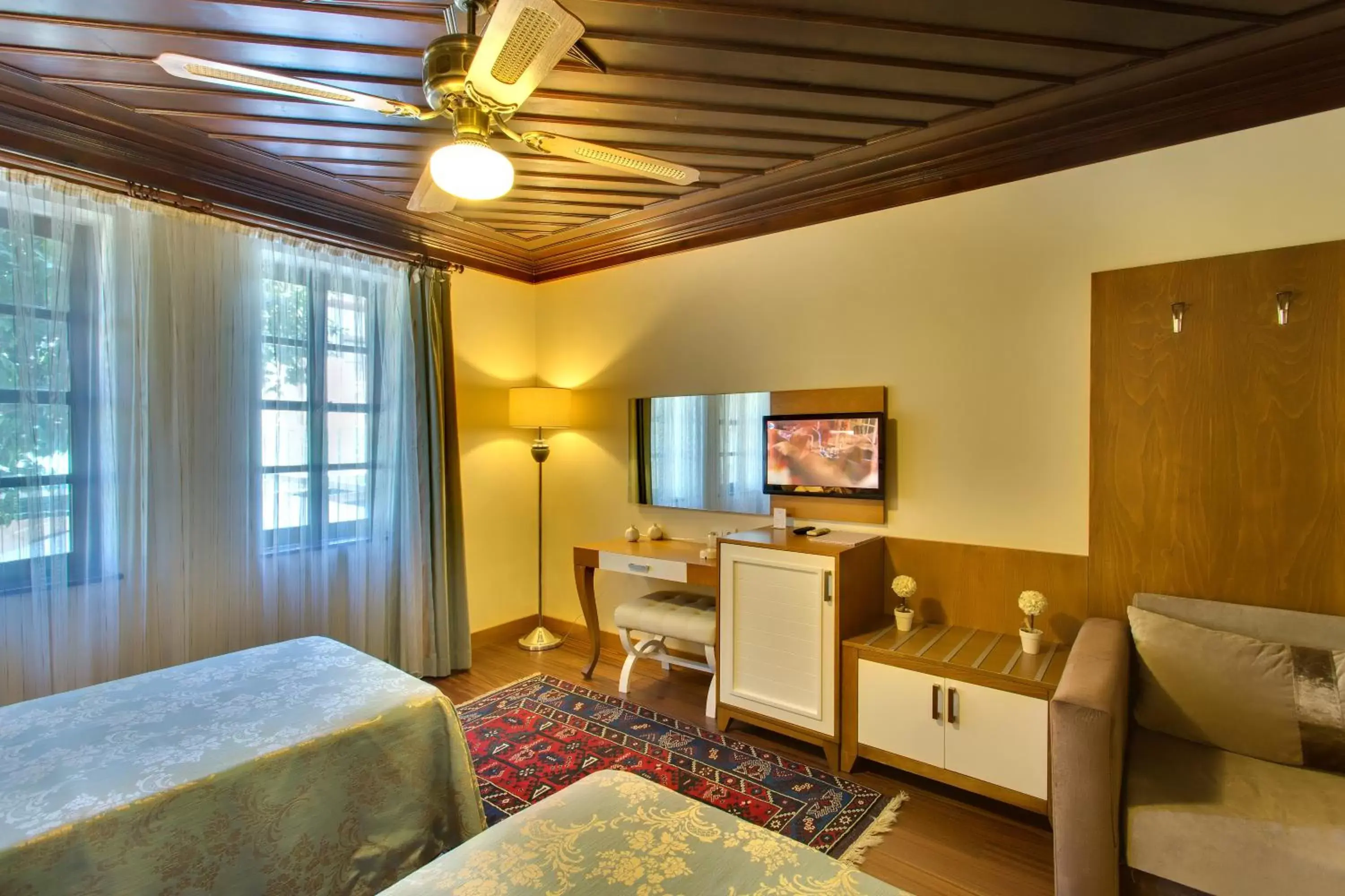 TV and multimedia, TV/Entertainment Center in Dogan Hotel