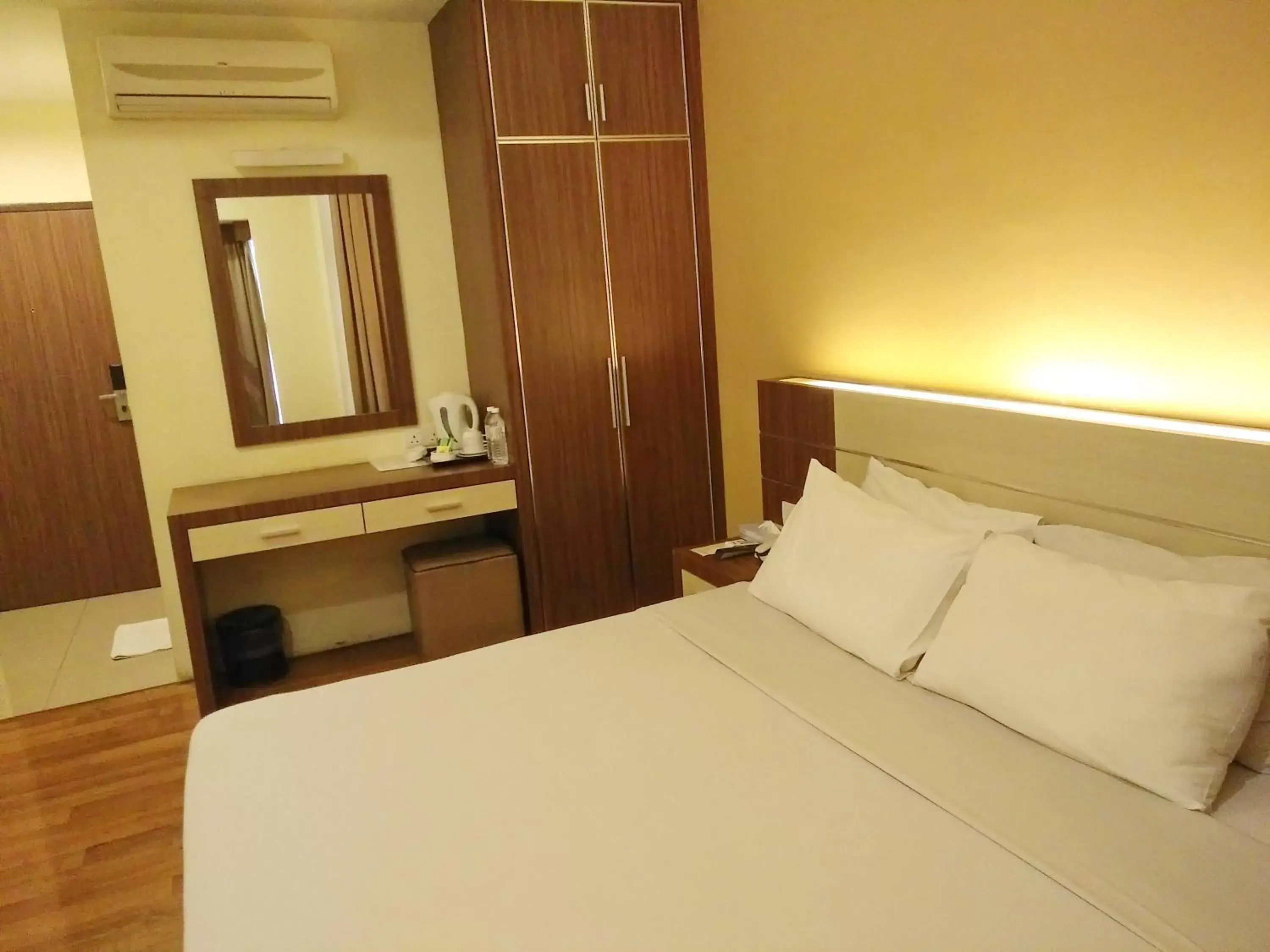 Bed, Room Photo in Seasons View Hotel