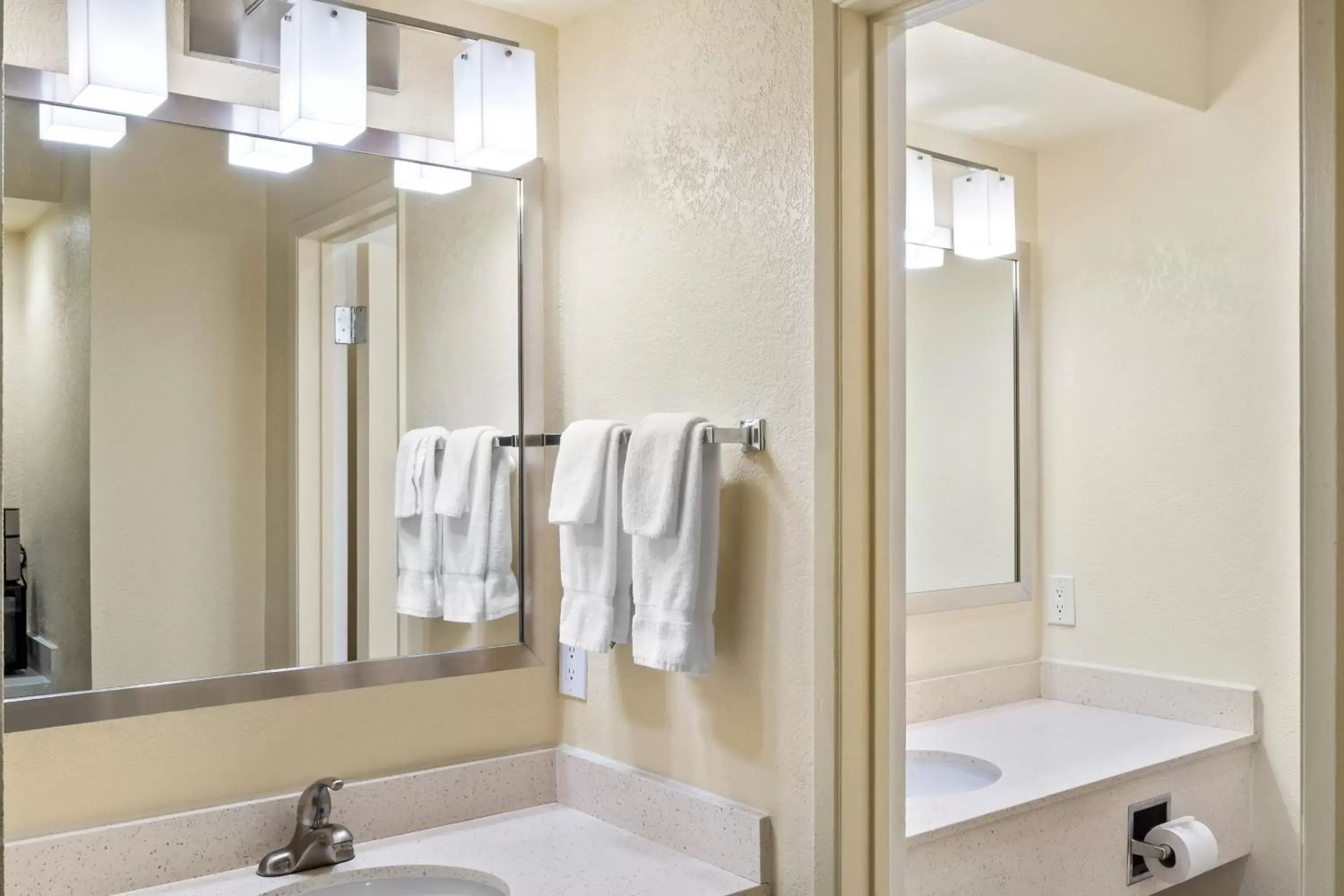 Bathroom in Golden Sails Hotel