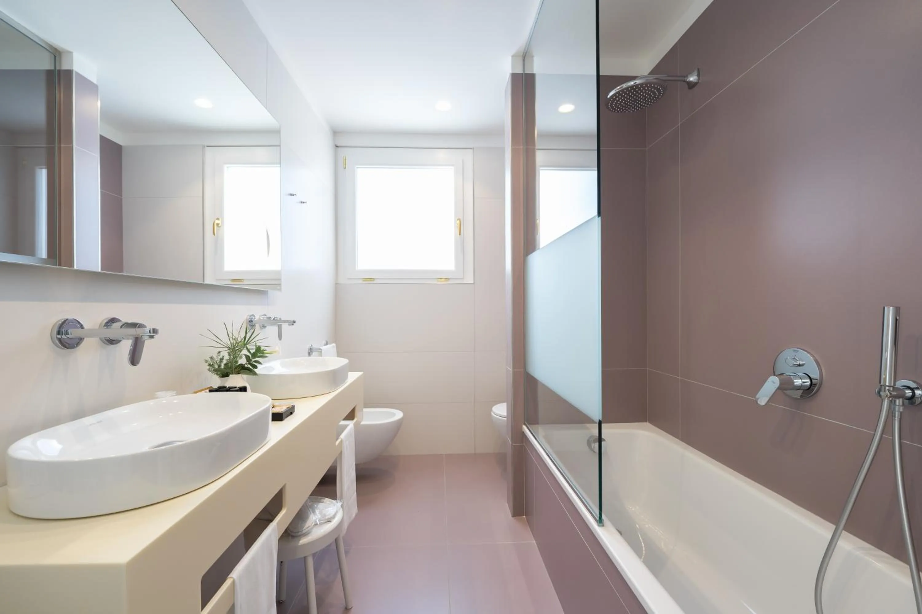 Bathroom in Reginna Palace Hotel