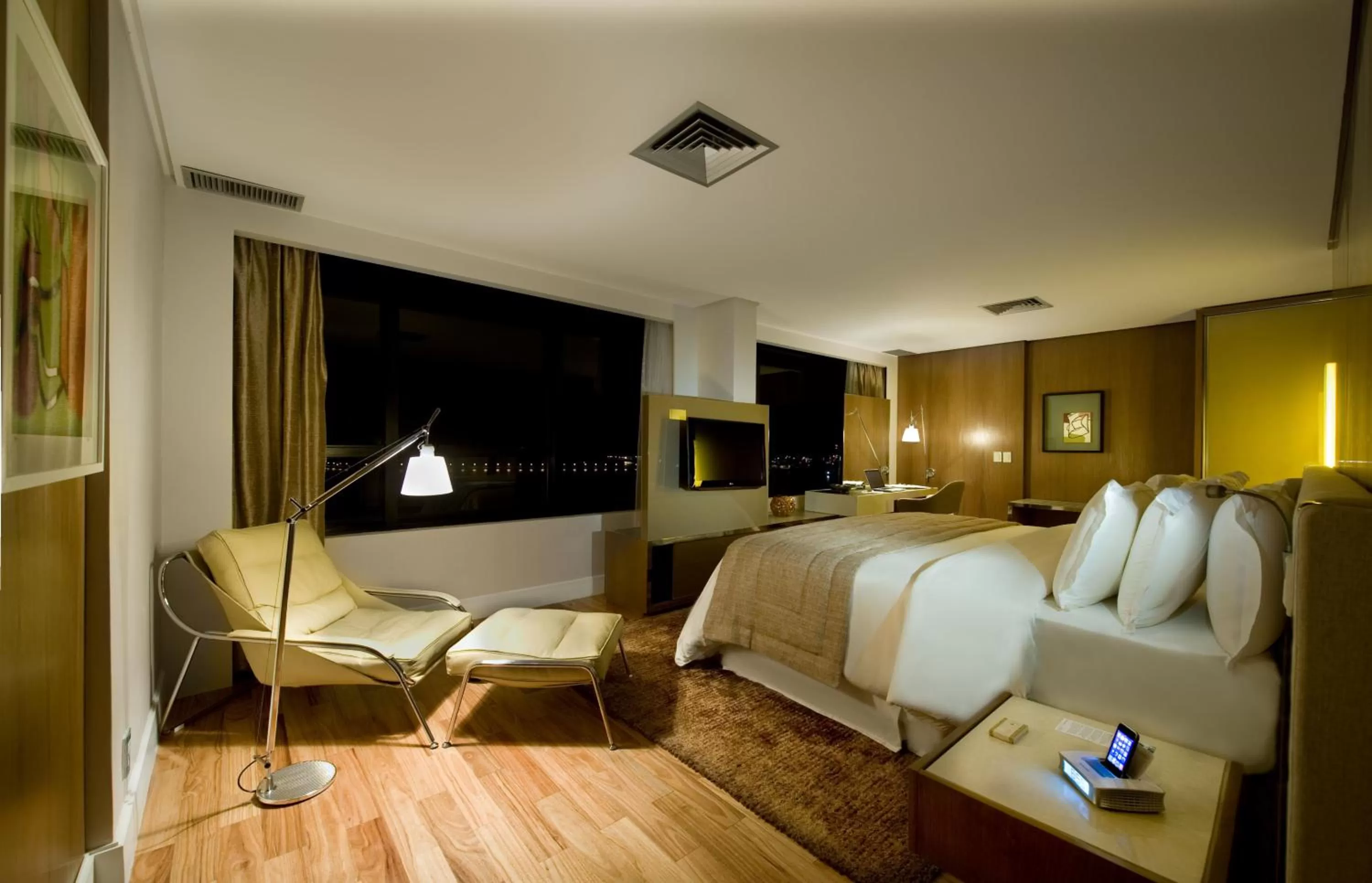 Photo of the whole room, Bed in Hotel Gran Marquise