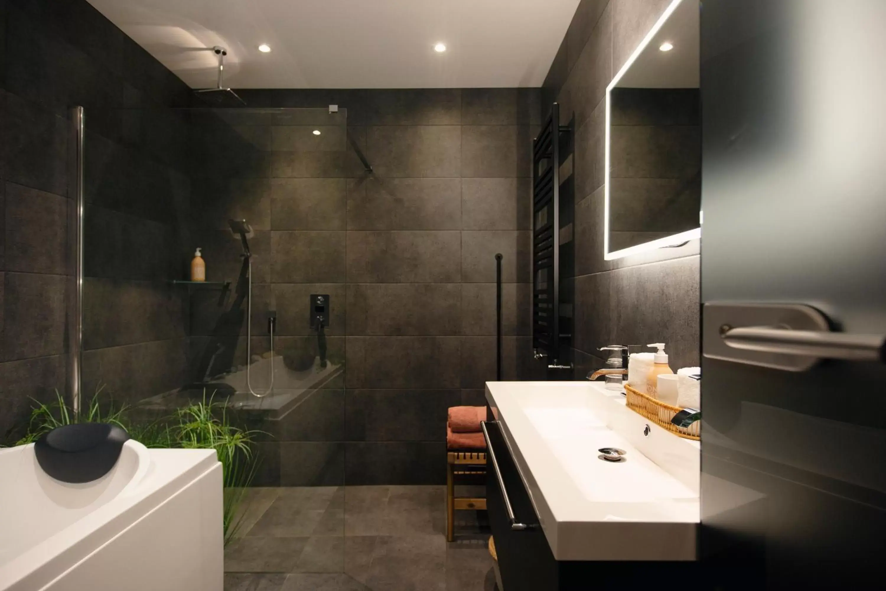 Bathroom in LOFT 188 Luxury Apartment Hotel