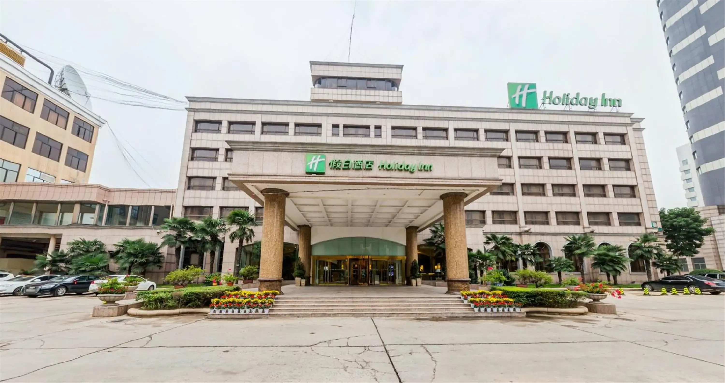 Facade/Entrance in Holiday Inn Zhengzhou Zhongzhou, an IHG Hotel