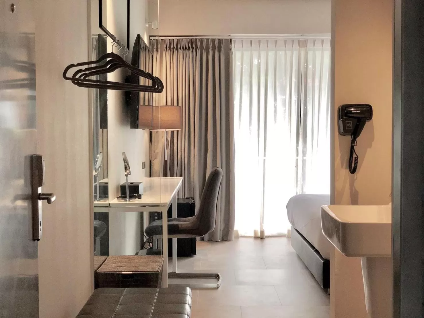 Seating area in POR Daowadung NO PARKING