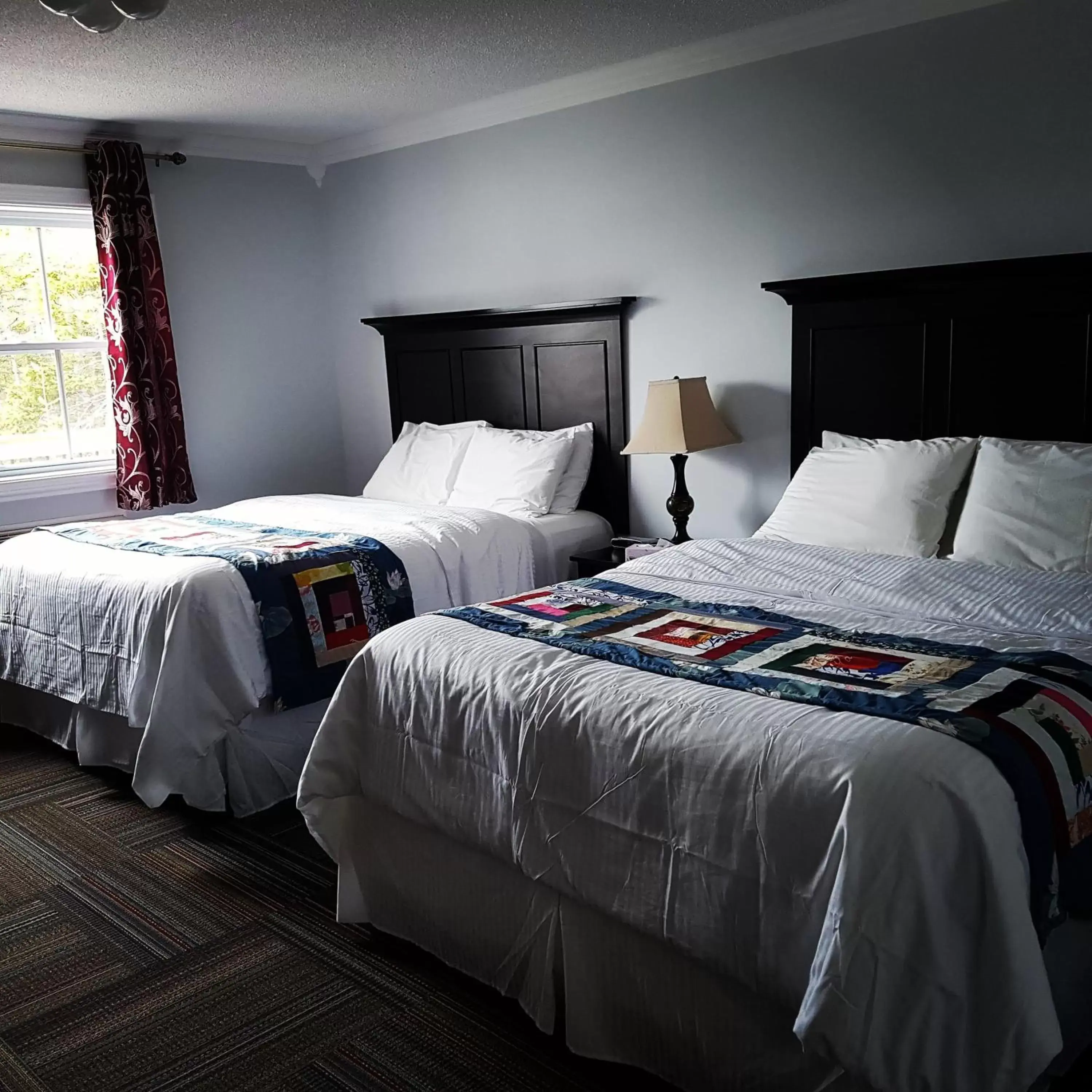 Photo of the whole room, Bed in Seaport Inn