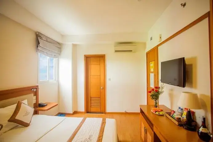 Photo of the whole room, TV/Entertainment Center in Dendro Hotel Nha Trang