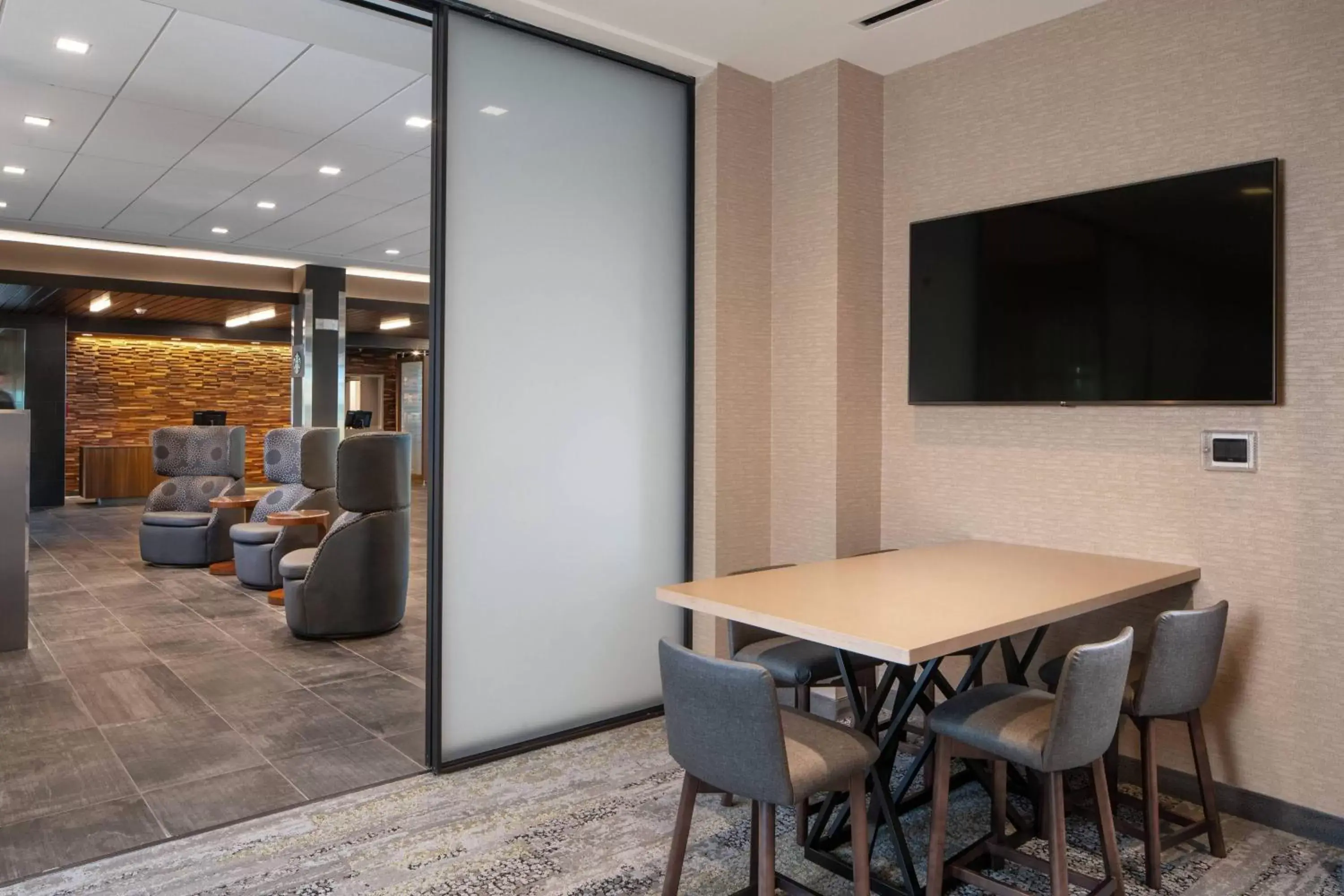 Meeting/conference room, TV/Entertainment Center in Courtyard by Marriott Lafayette South