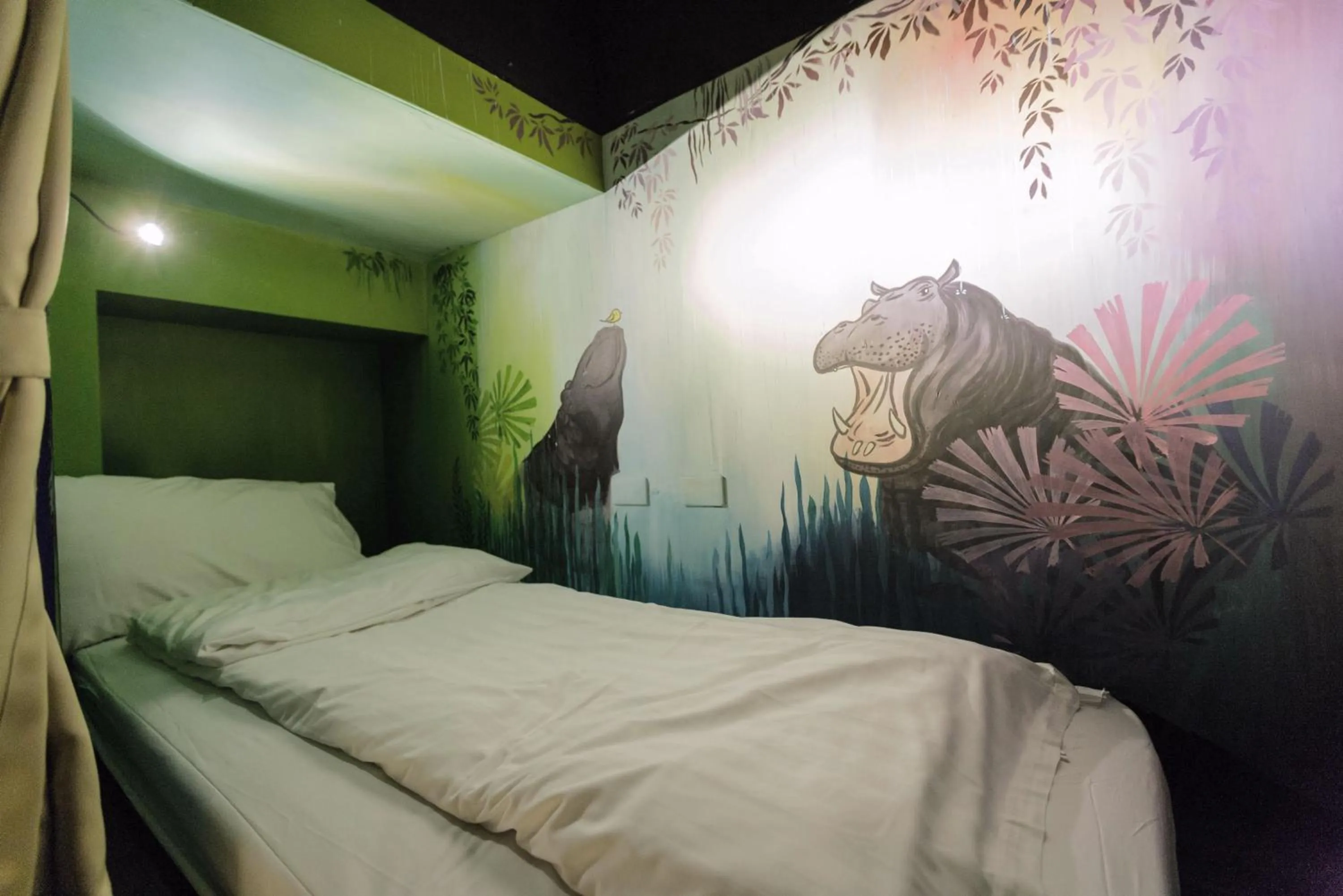 Decorative detail, Bed in Angels Hostel Taipei Ximen