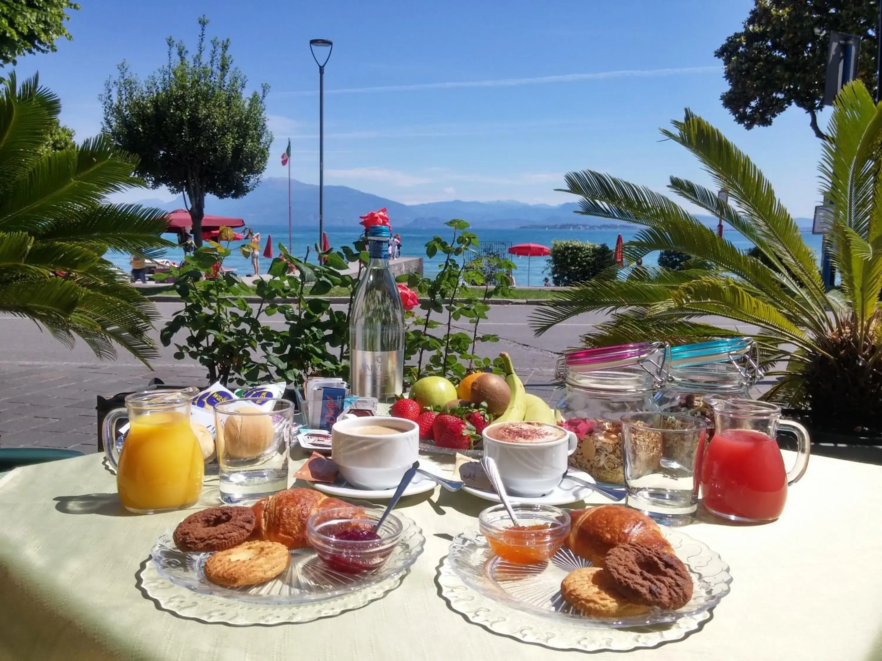 Patio, Breakfast in Hotel Riviera