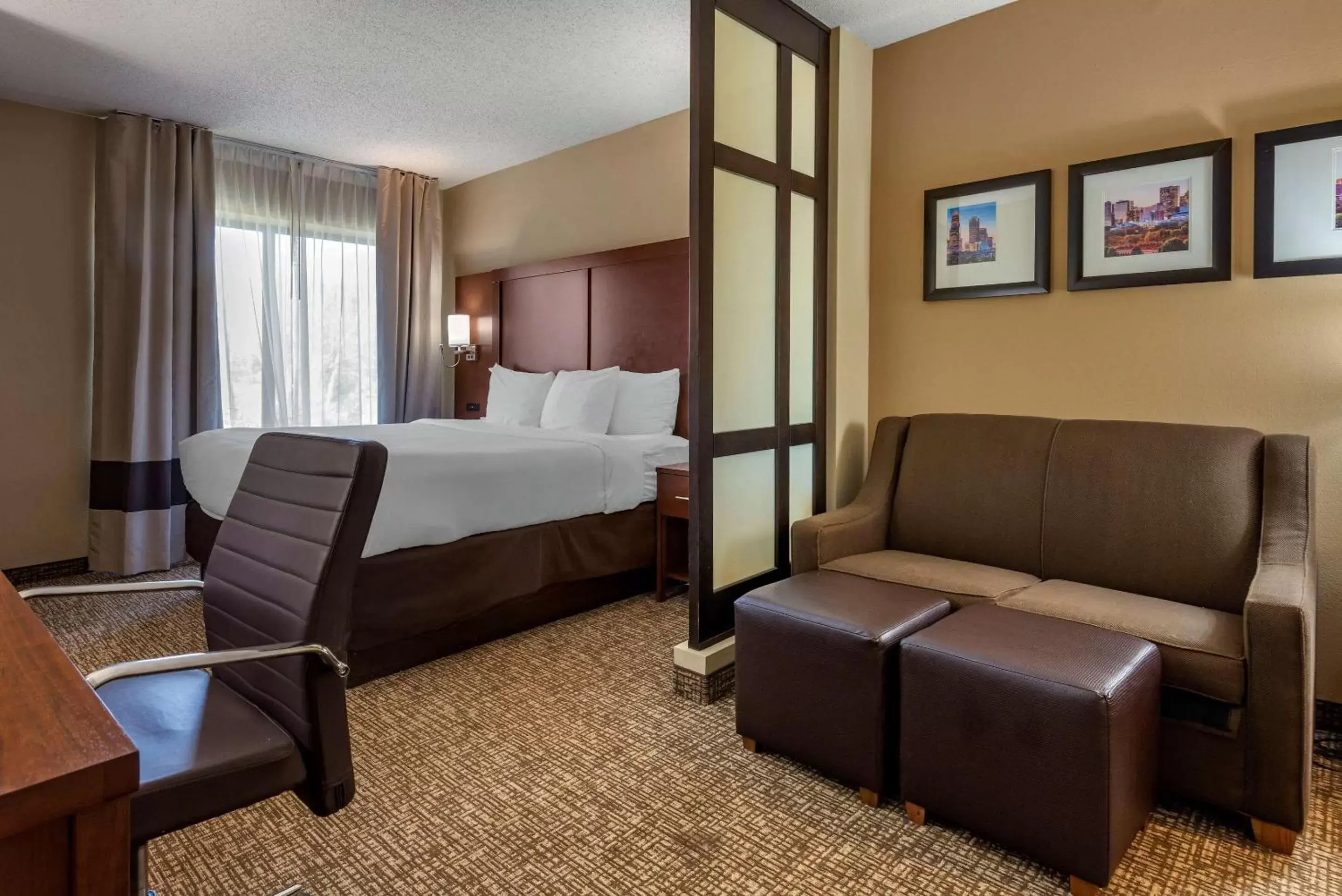 Bedroom in Comfort Suites Lake Norman - Huntersville