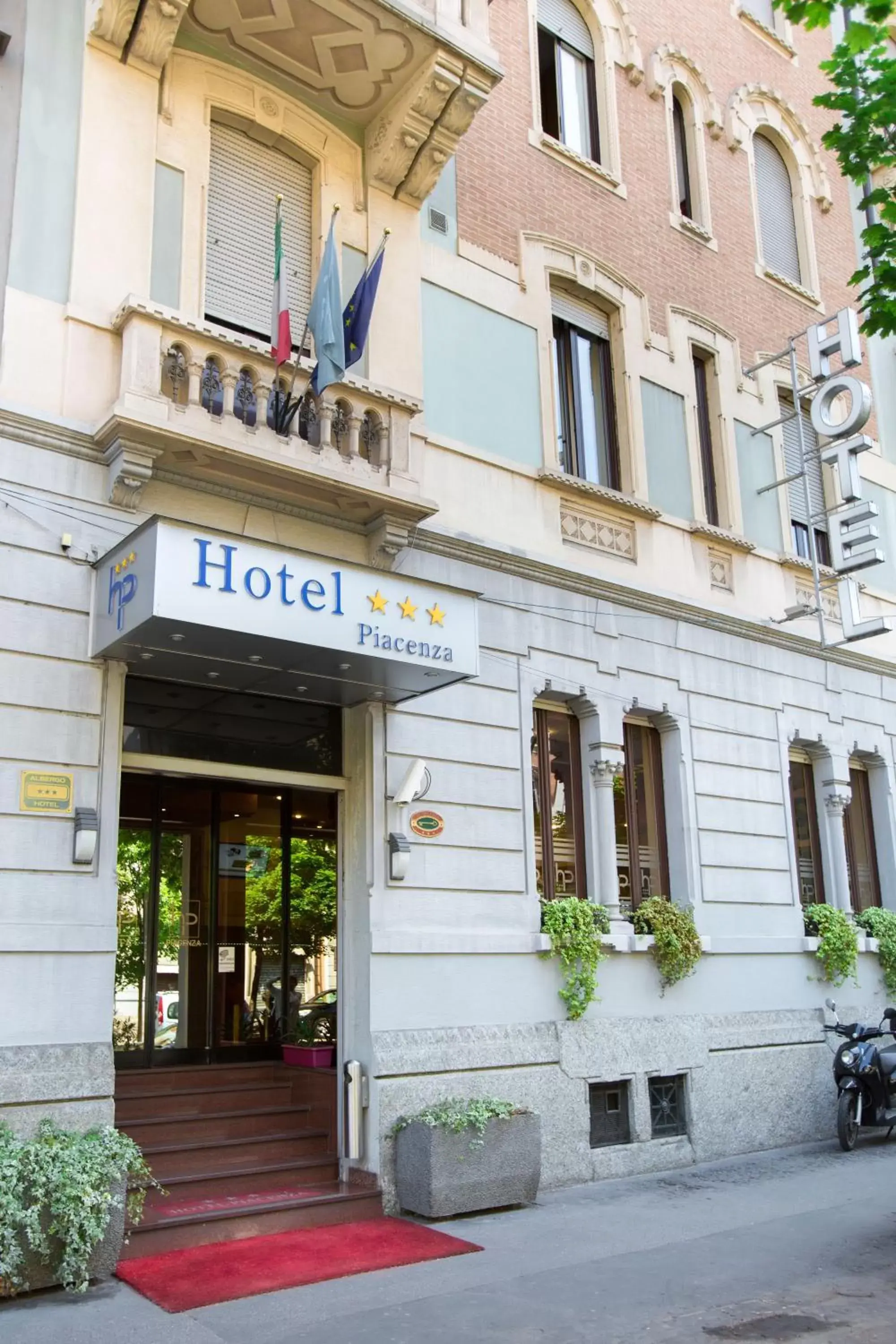 Facade/entrance in Hotel Piacenza