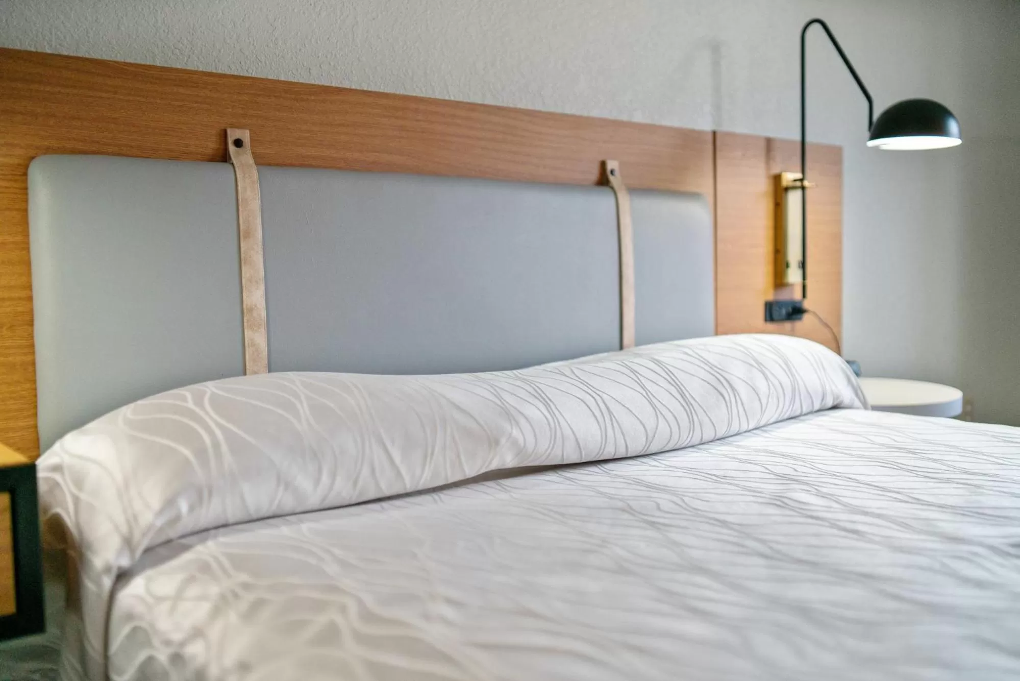 Bed in Garibaldi Inn at the Bay