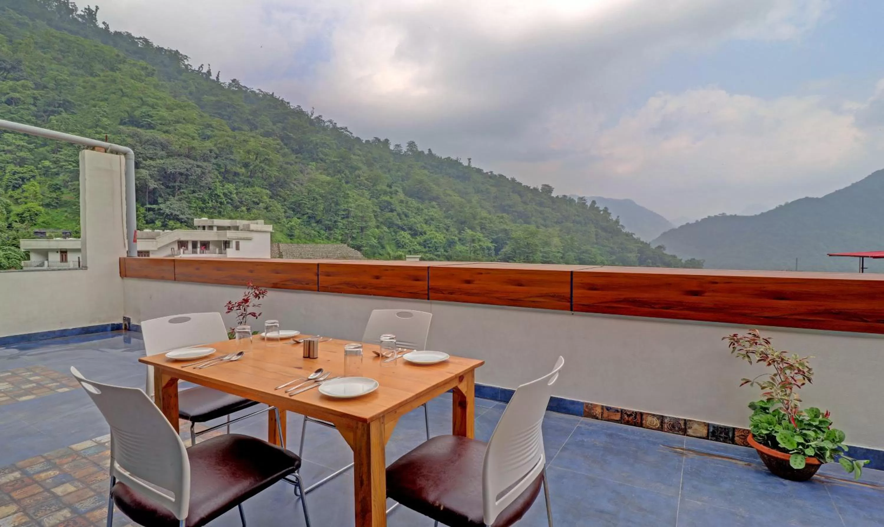 Restaurant/places to eat in Hotel Hidden Delight Rishikesh