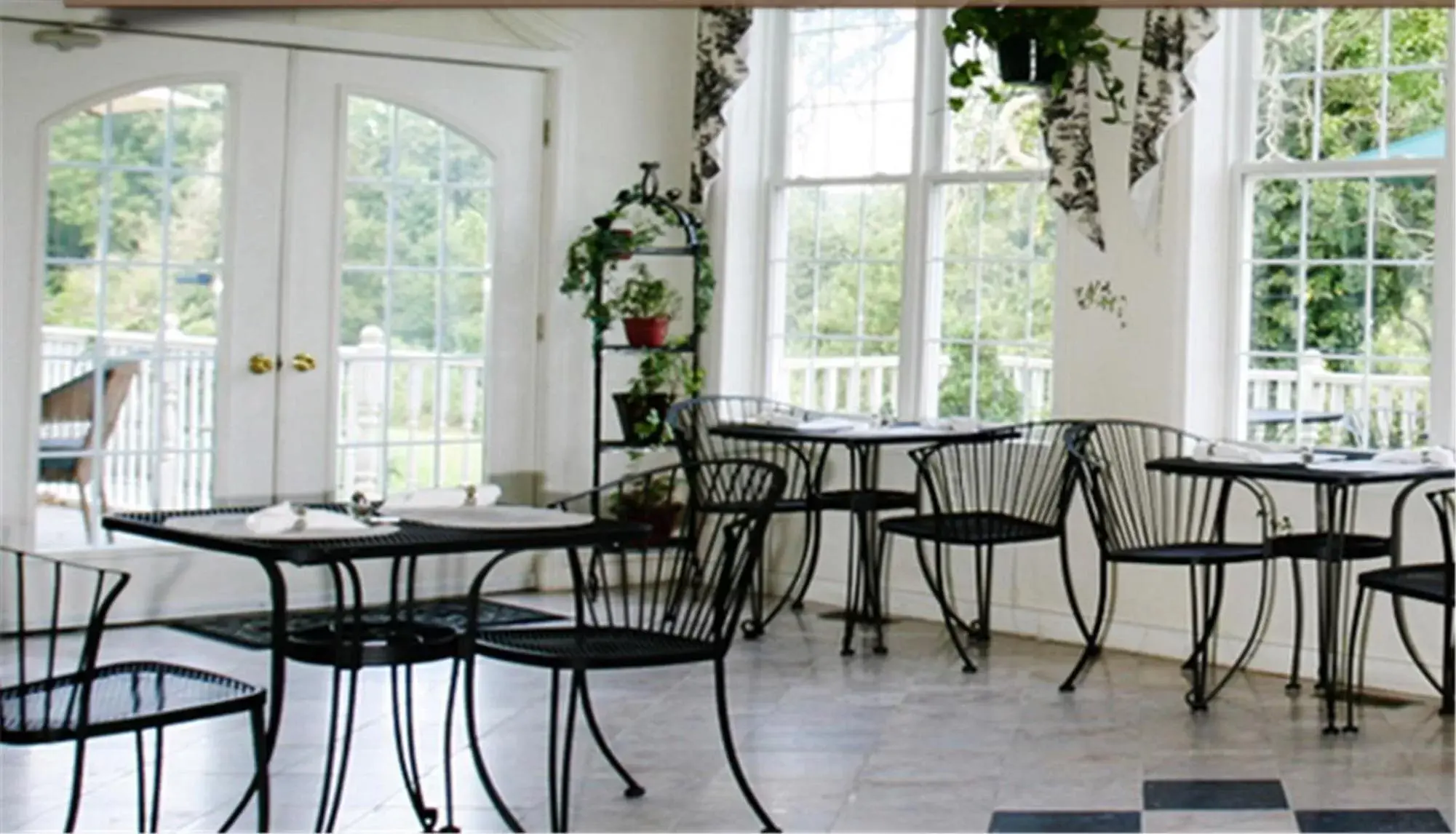 Restaurant/Places to Eat in Elk Forge Bed and Breakfast