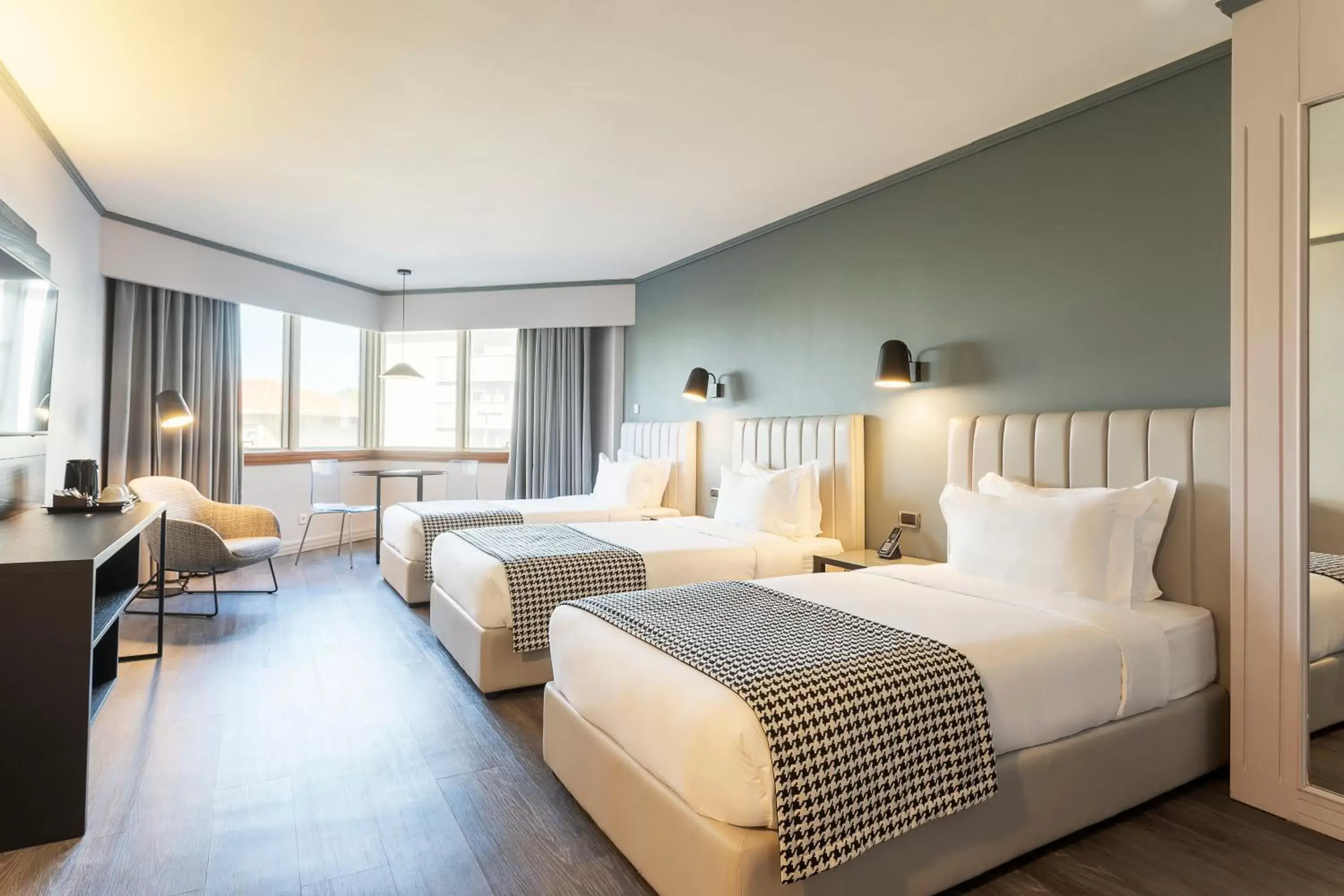 Comfort Triple Room in HF Fénix Porto Comfort Triple Room in HF Fénix Porto