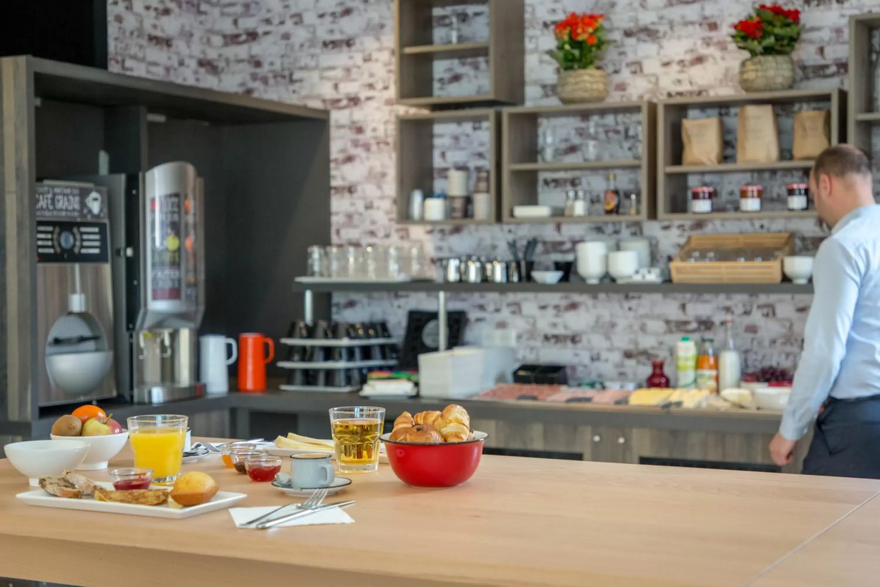 Buffet breakfast in ibis Lyon Sud Vienne Saint-Louis