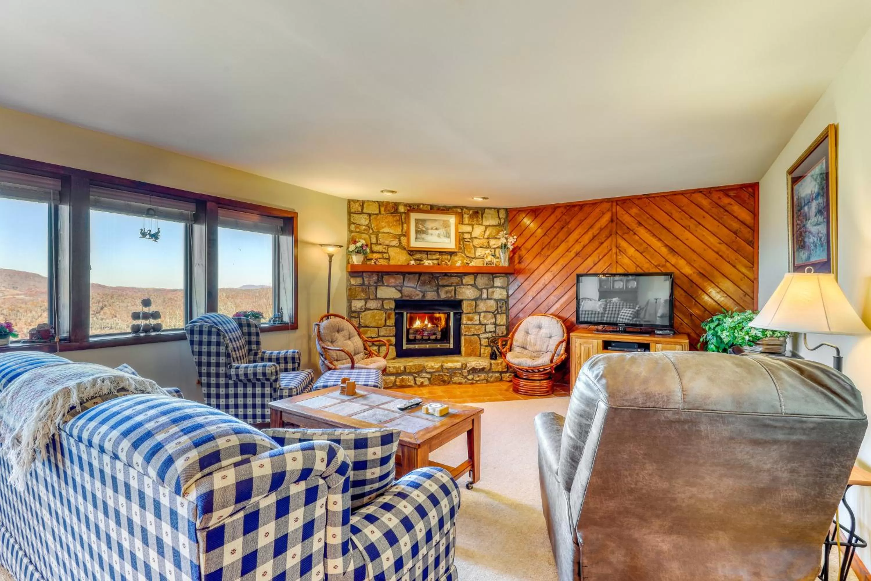 One Bedroom Apartment in Crest 200F