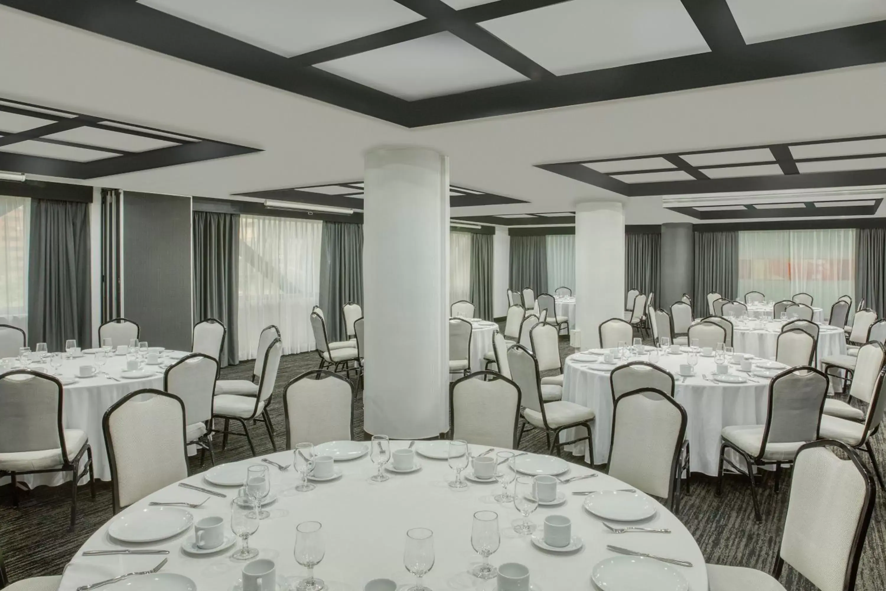 Meeting/conference room, Restaurant/Places to Eat in Le Meridien Mexico City