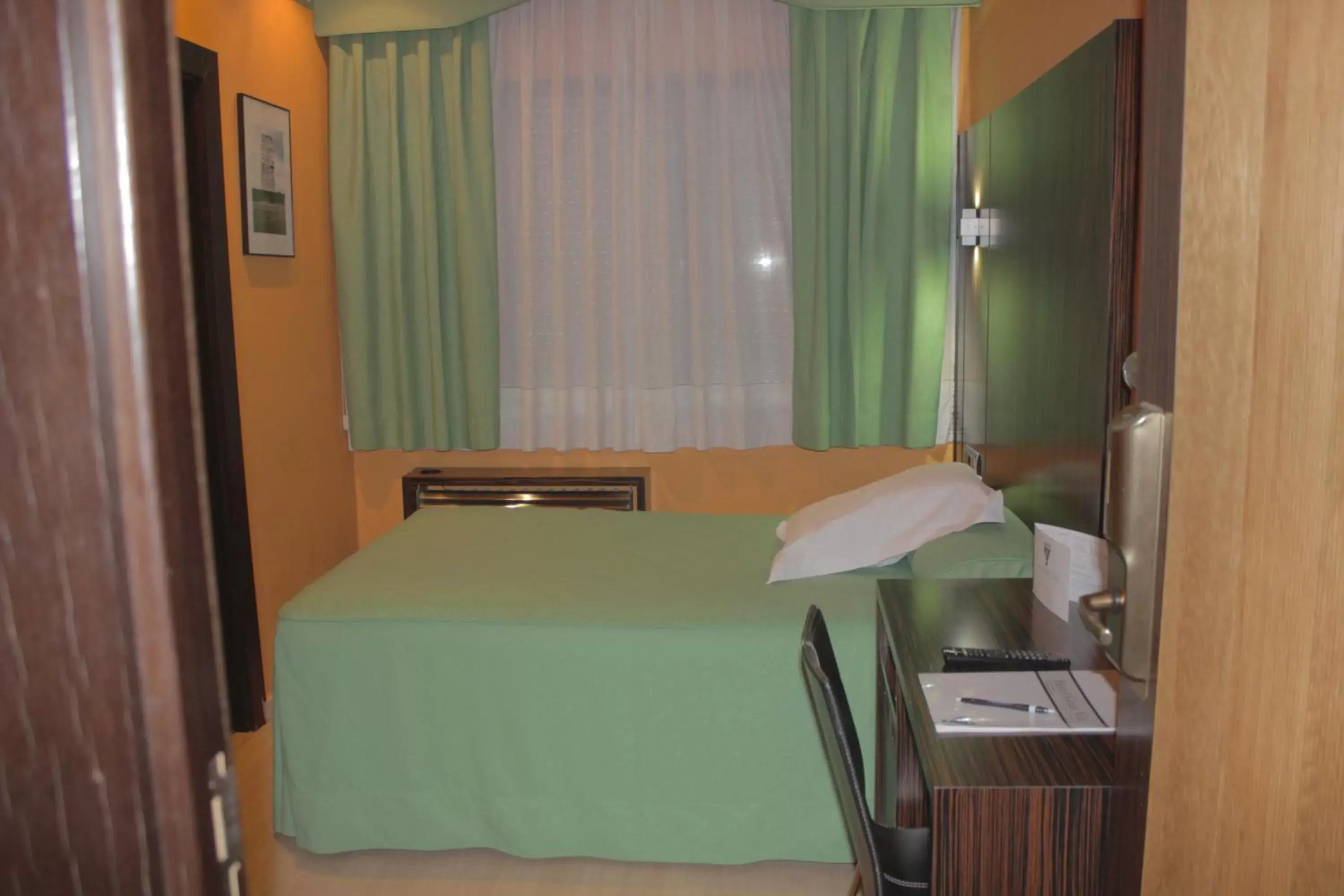 Photo of the whole room, Bed in Hotel Gran Via