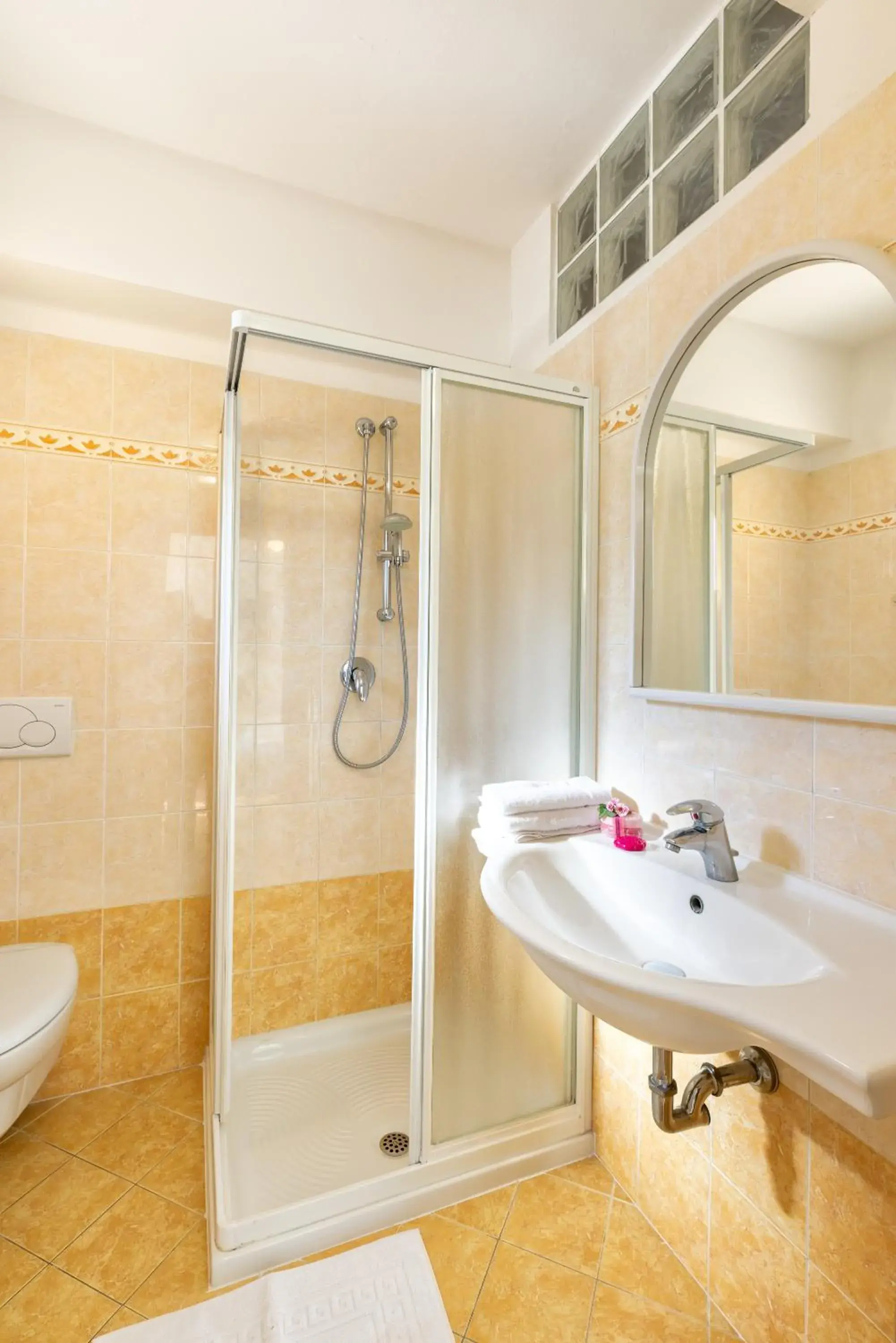 Bathroom in Hotel Mignon Riccione Fronte Mare