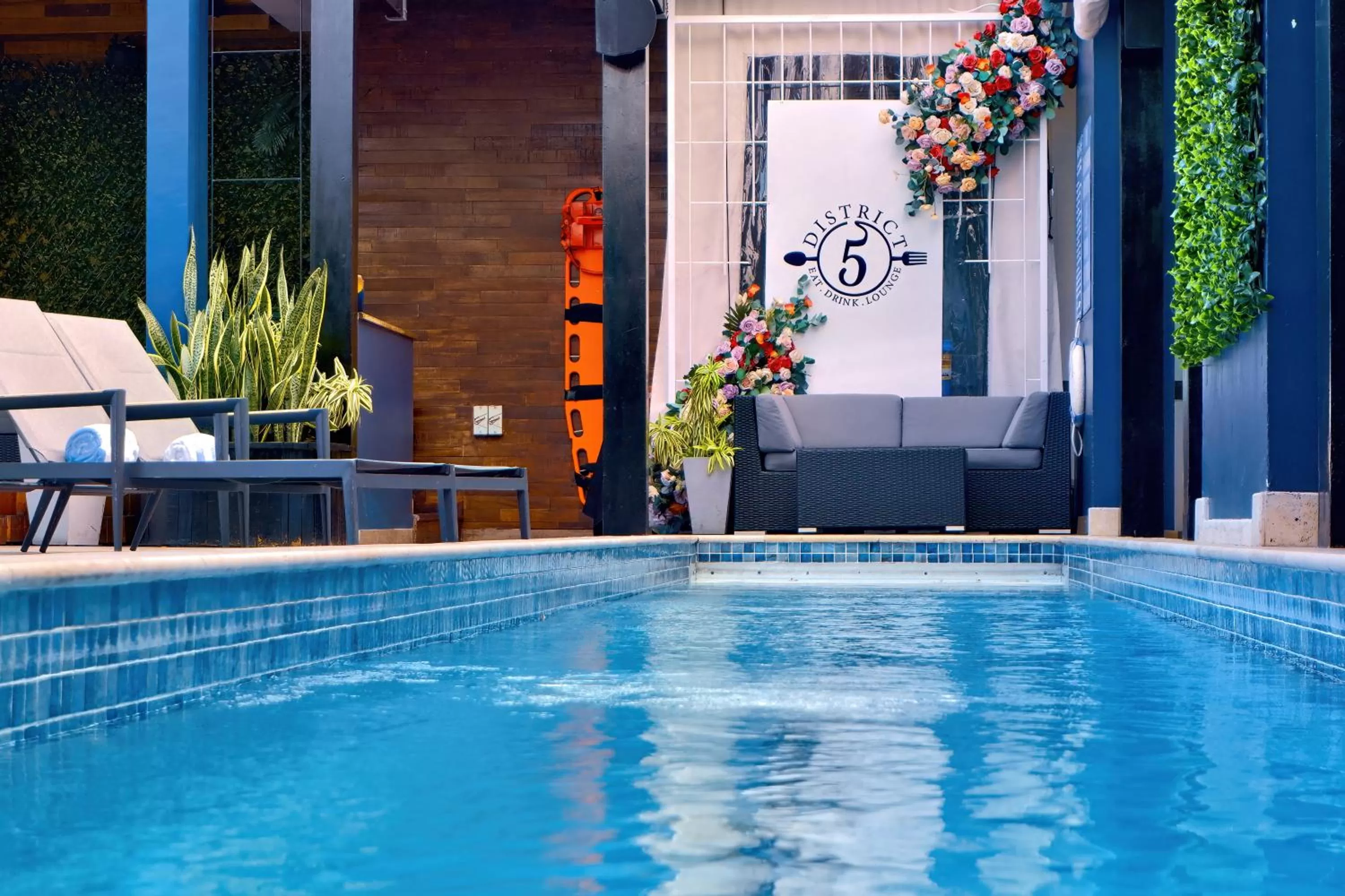 Swimming pool in R Hotel Kingston