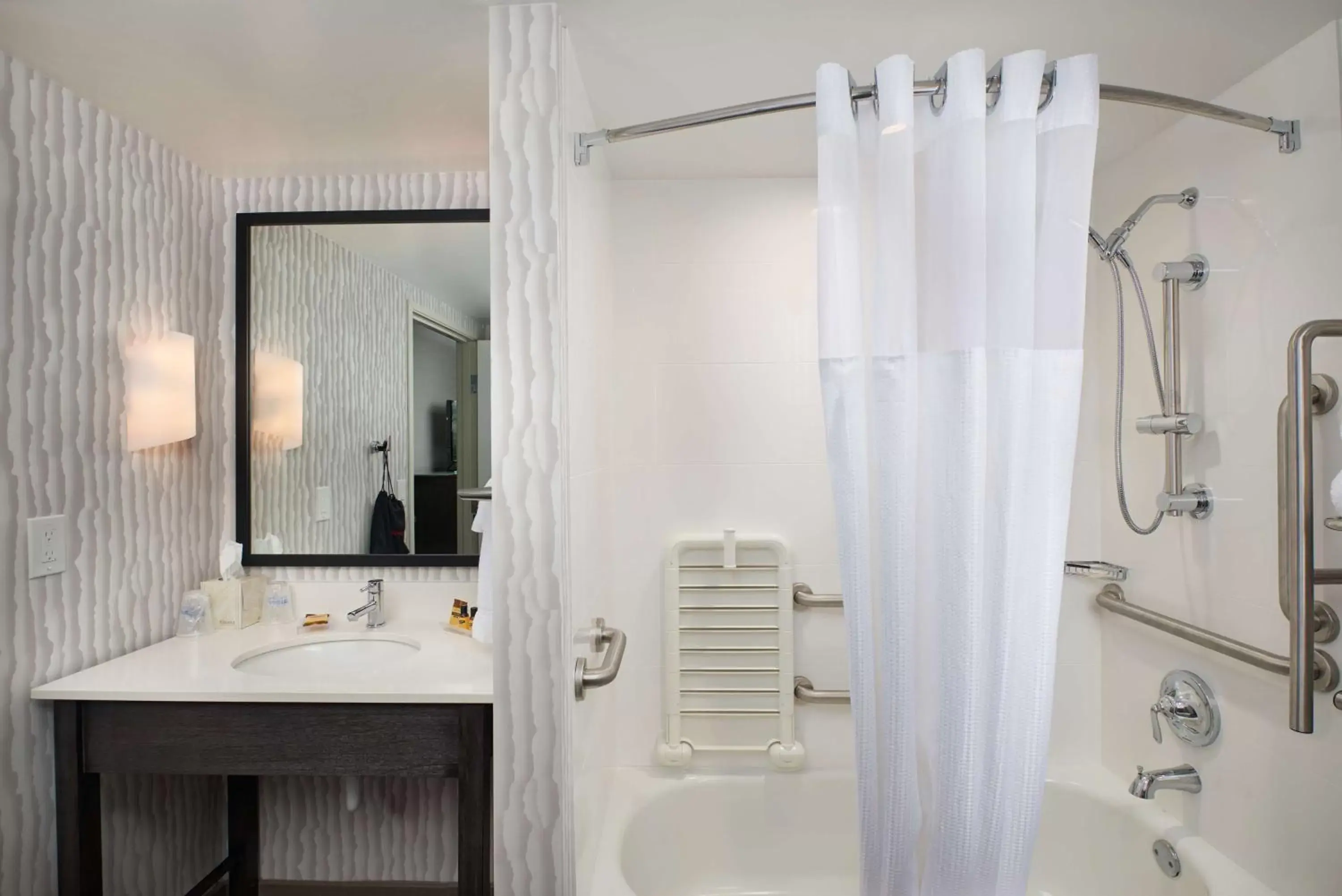 Bathroom in Best Western Plus Agate Beach Inn