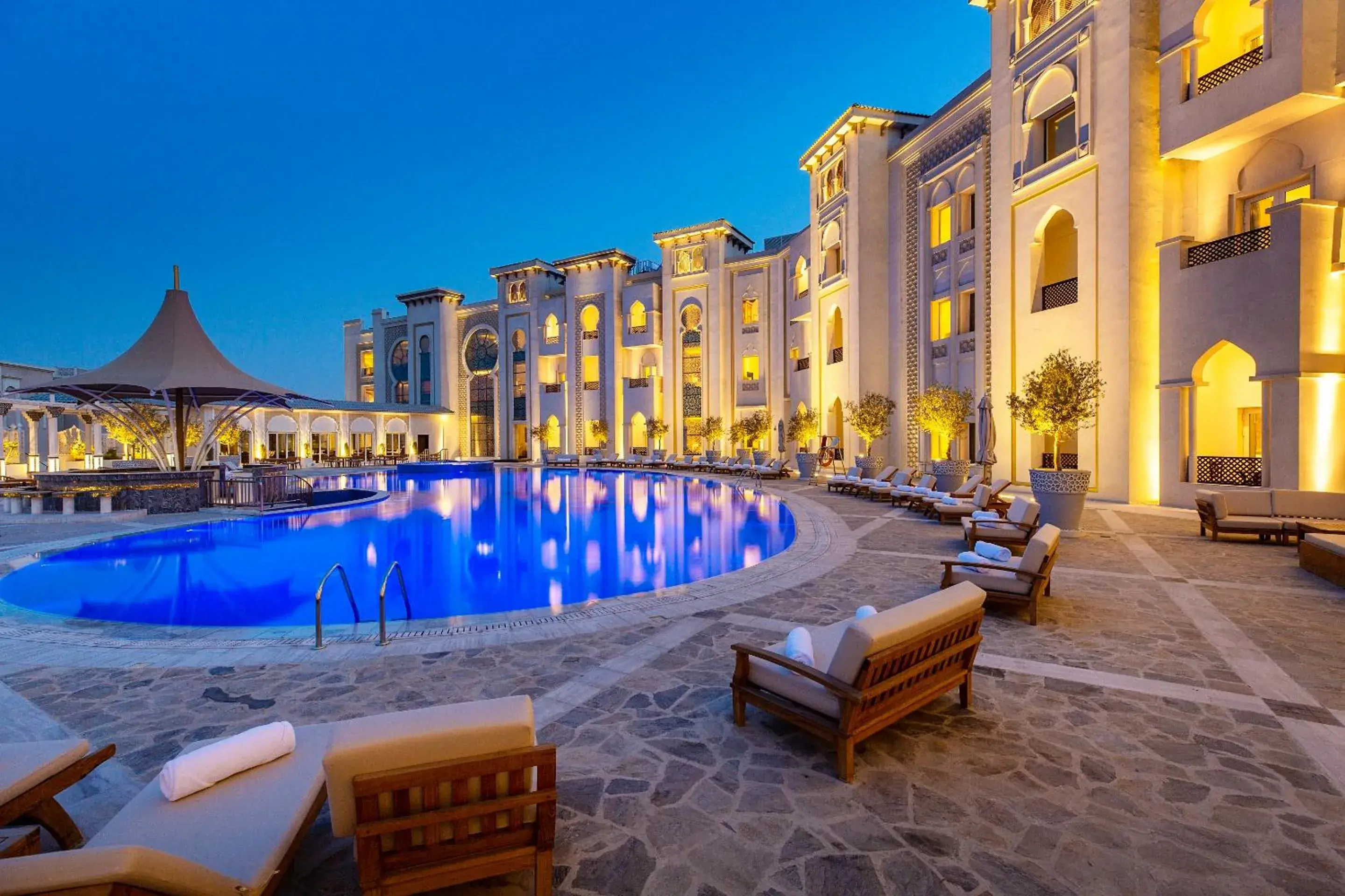 Swimming pool in Ezdan Palace Hotel Swimming pool in Ezdan Palace Hotel