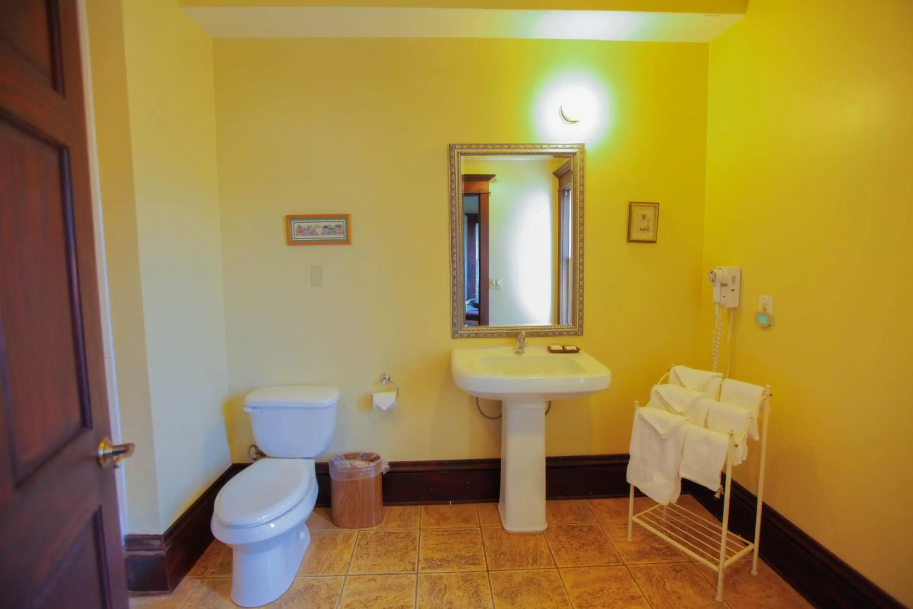 Shower, Bathroom in Santa Paula Inn