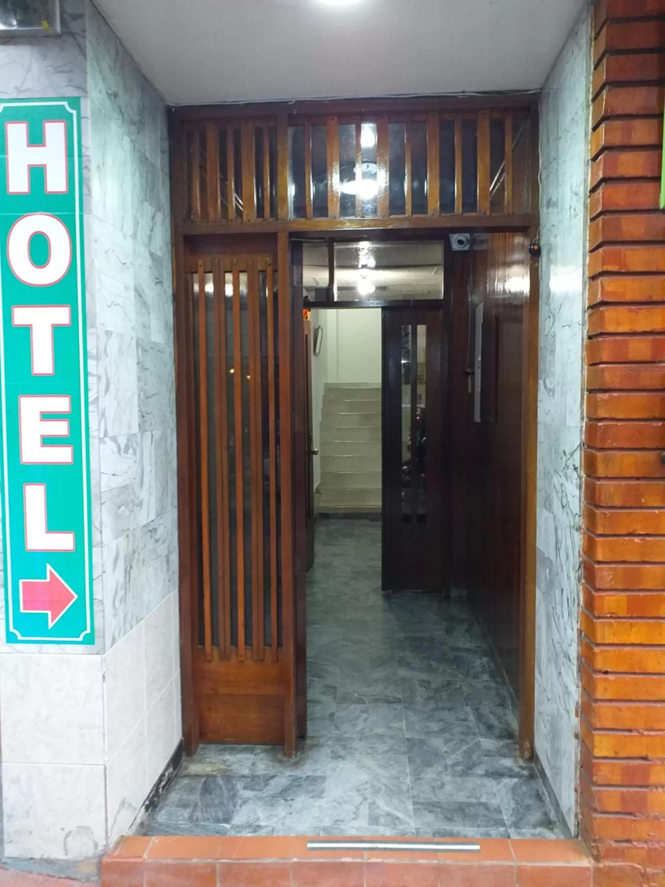Facade/entrance in Hotel Plata