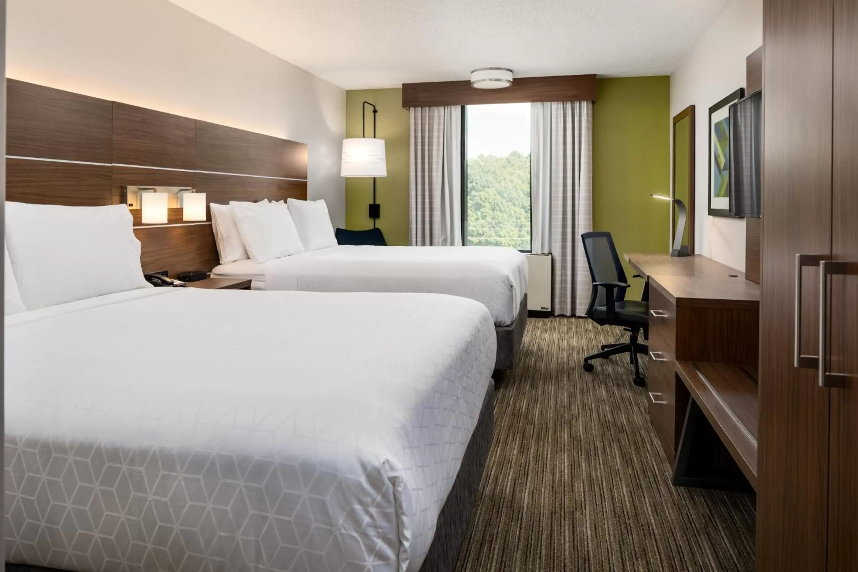Photo of the whole room, Bed in Holiday Inn Express Atlanta Airport-College Park, an IHG Hotel