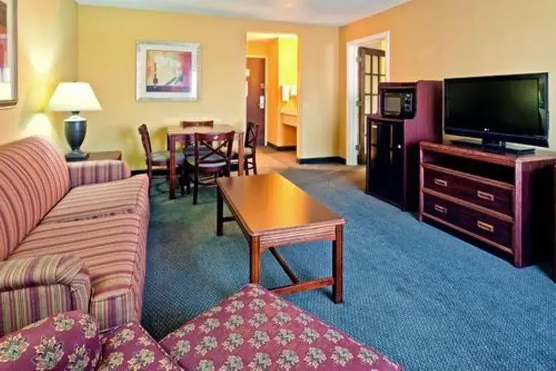 Seating Area in Holiday Inn Express Hotel Fort Campbell-Oak Grove, an IHG Hotel