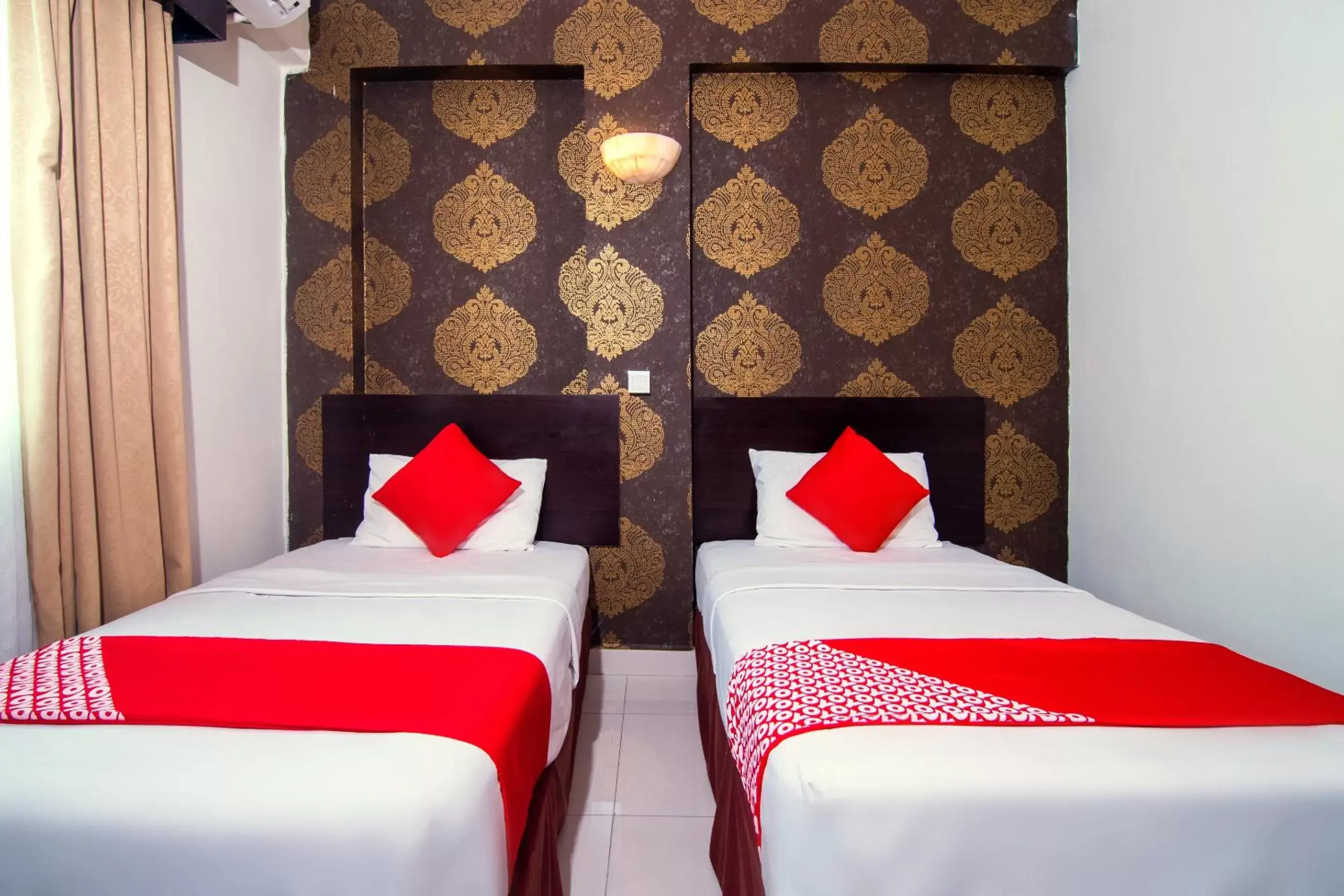 Bedroom, Bed in OYO 528 Andaman Sea Hotel
