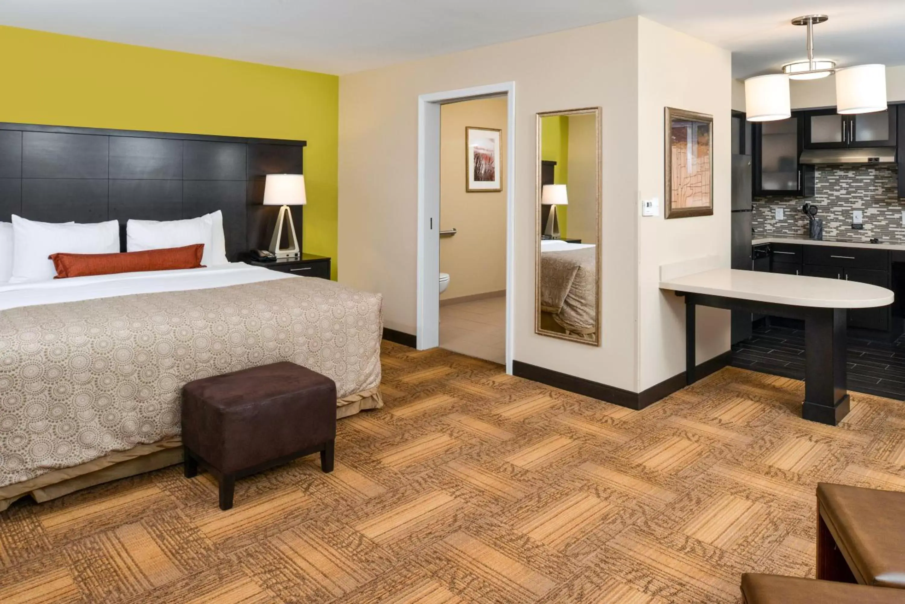 Photo of the whole room, Bed in Staybridge Suites Merrillville, an IHG Hotel