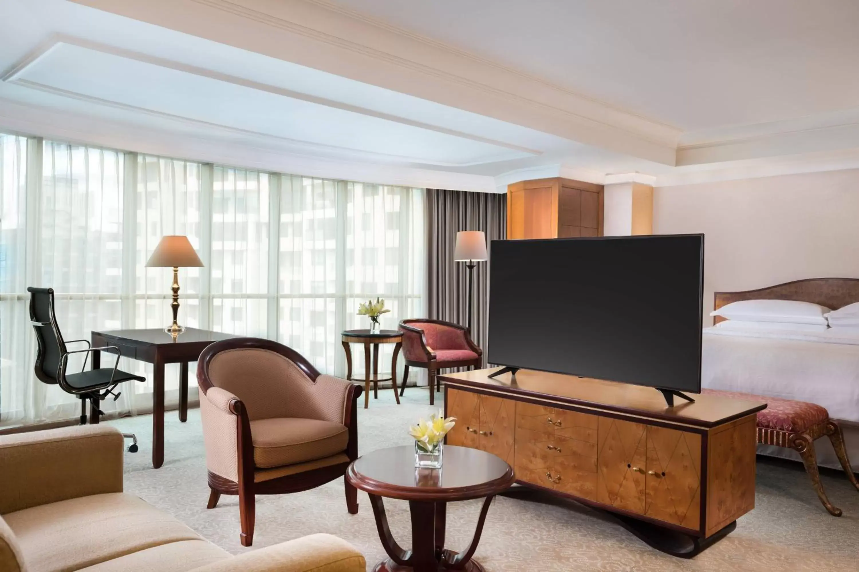 Bedroom, TV/Entertainment Center in Sheraton Surabaya Hotel & Towers