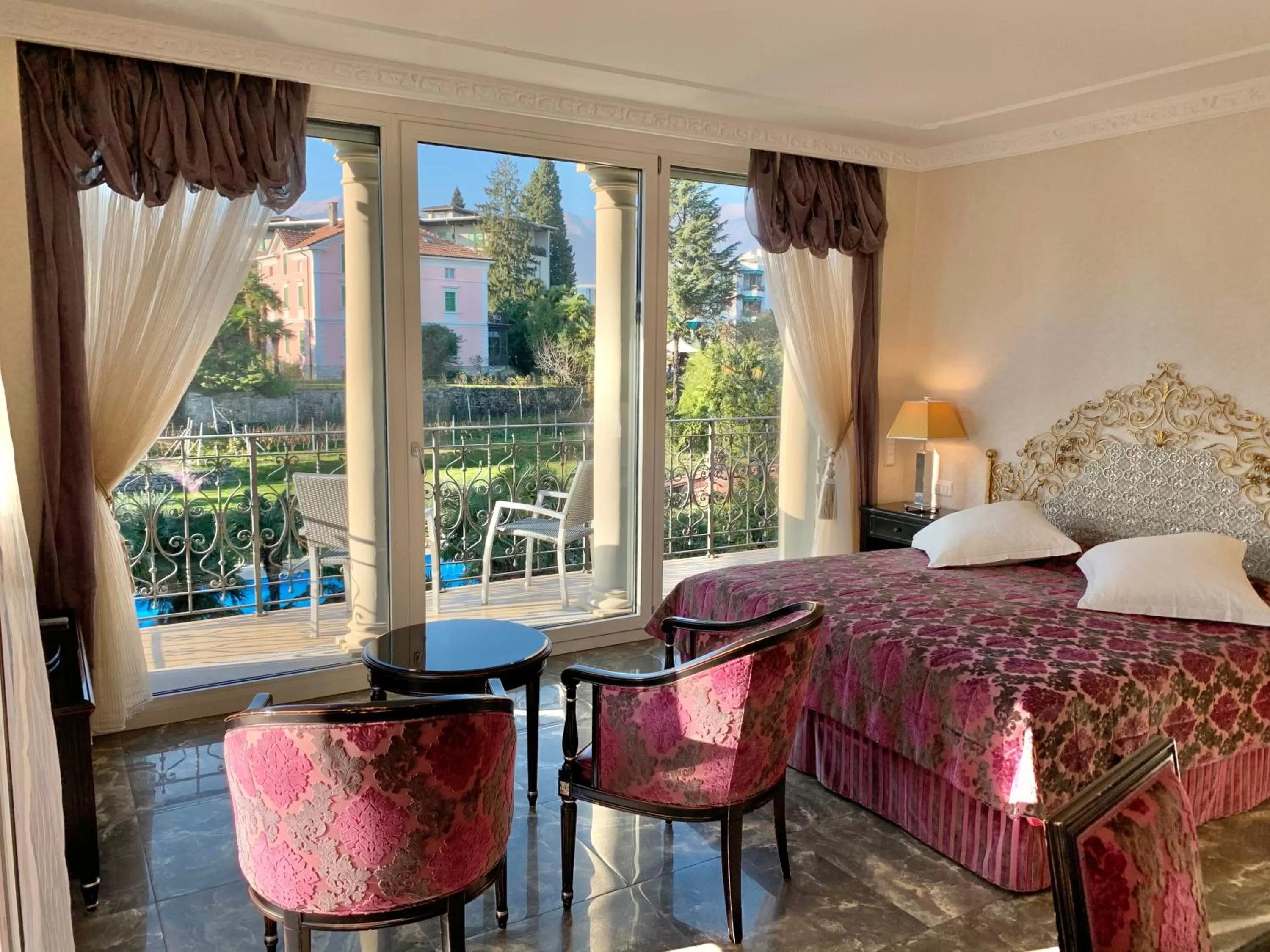 Bed in Continental Parkhotel