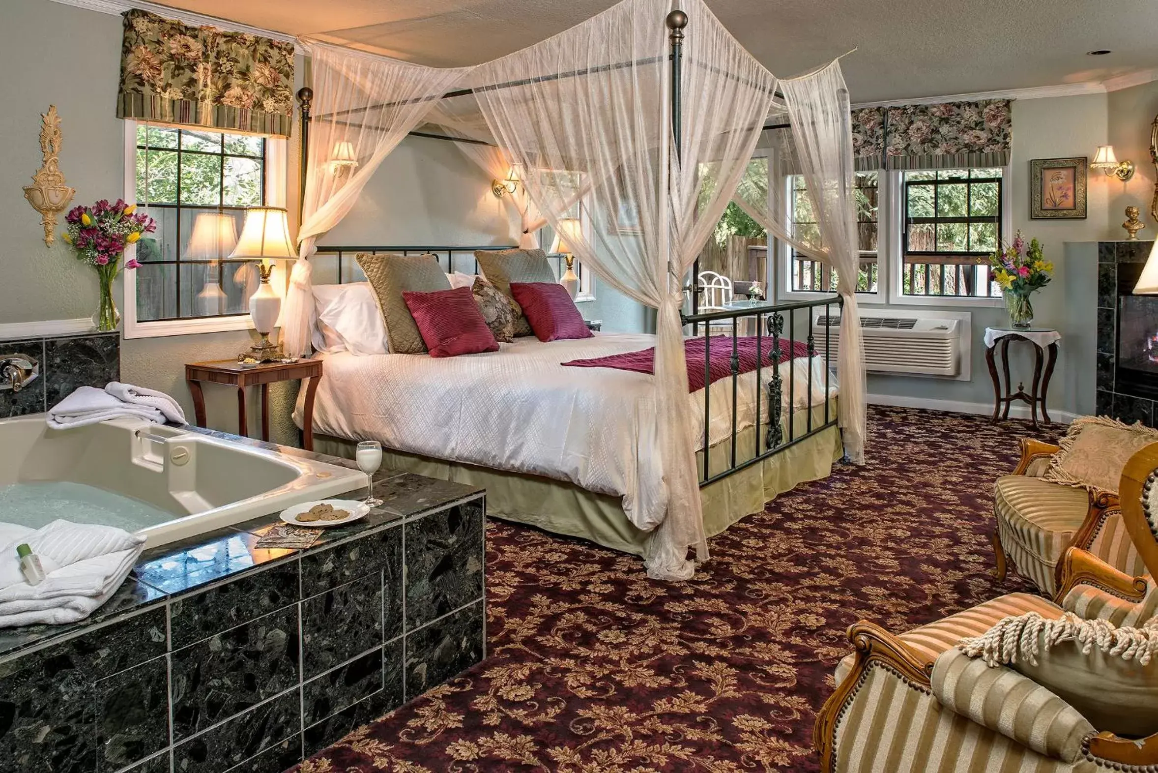 Deluxe King Room in Candlelight Inn Napa Valley Deluxe King Room in Candlelight Inn Napa Valley