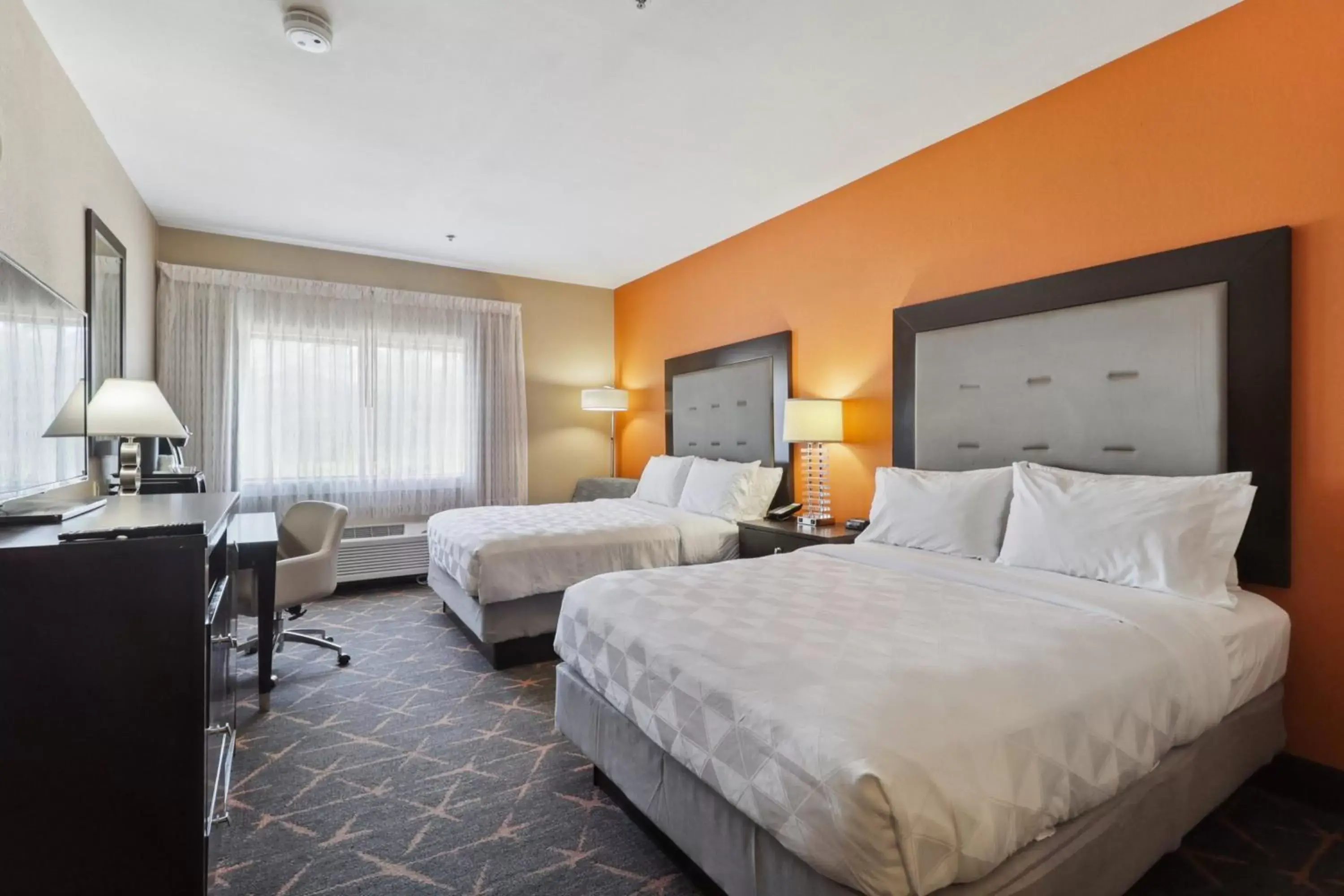 Photo of the whole room, Bed in Holiday Inn Hotel & Suites Slidell, an IHG Hotel