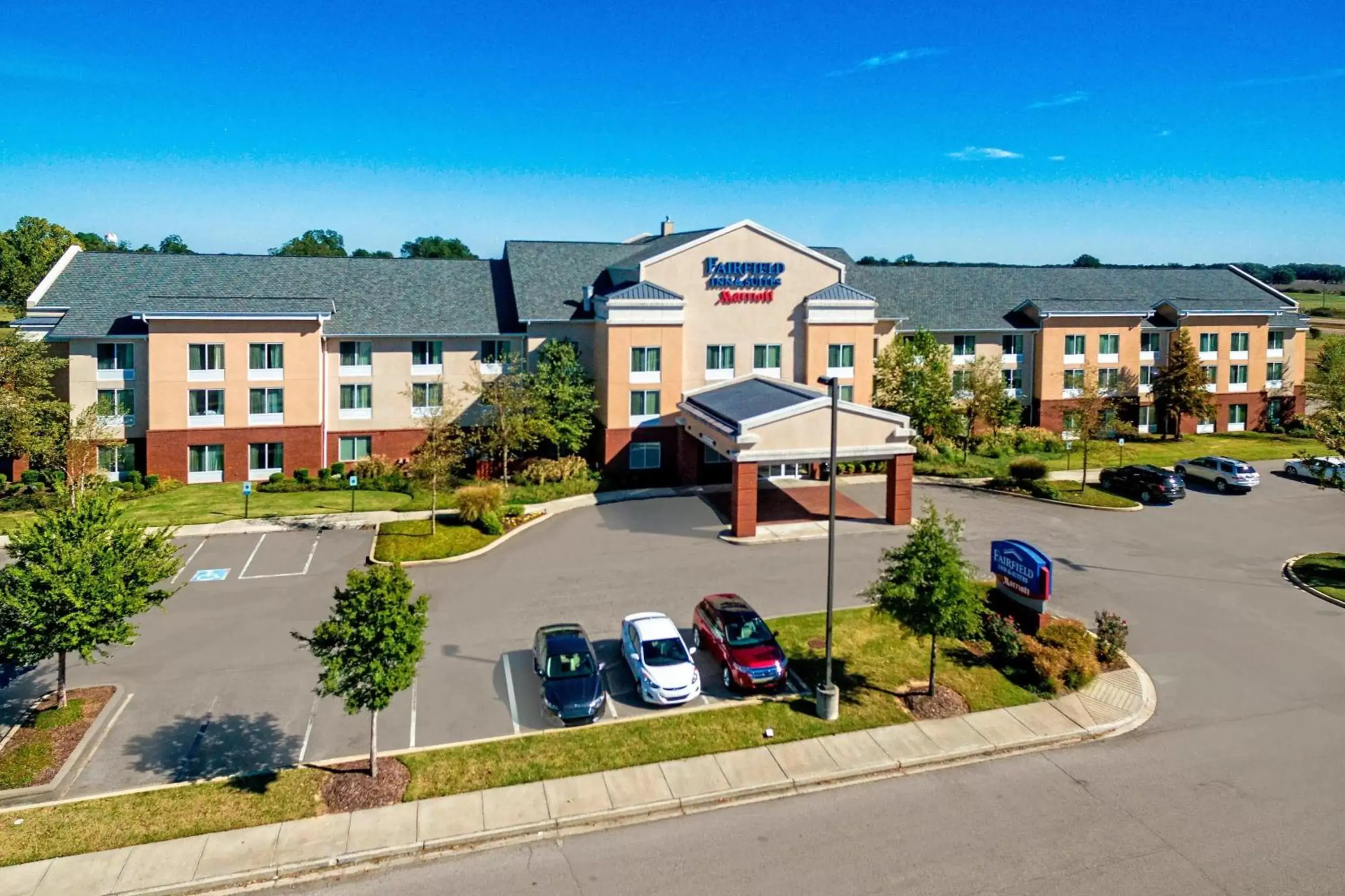 Property building in Fairfield Inn & Suites Memphis Olive Branch